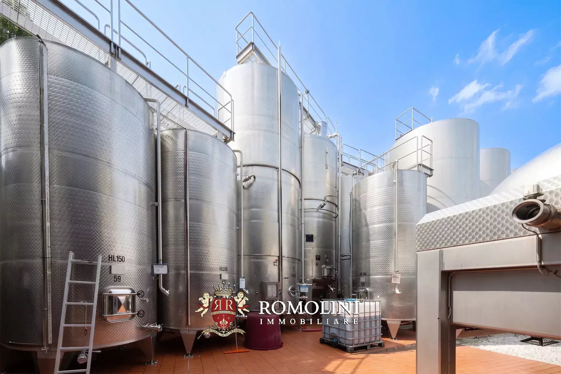 5 Bedroom Vineyard's Image 6