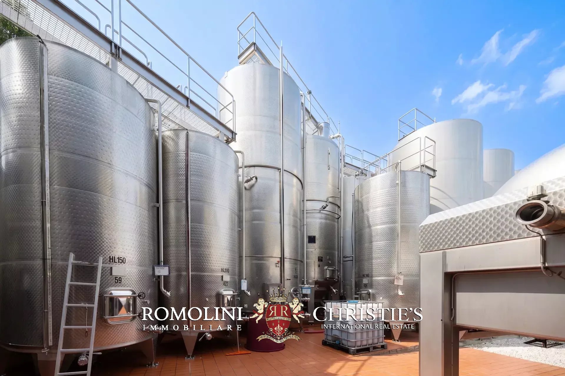 5 Bedroom Vineyard's Image 6