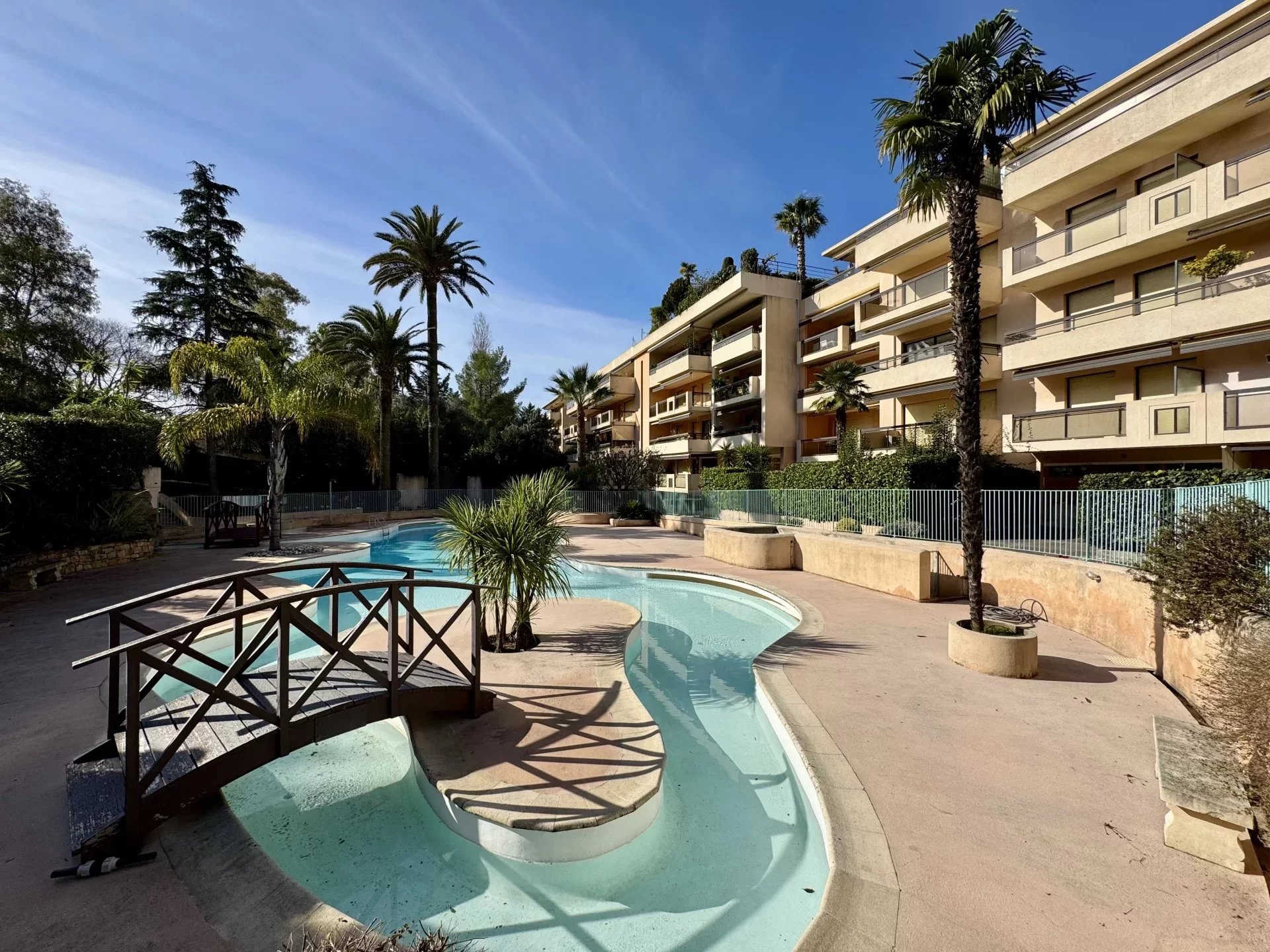 Appartement 2p52m2 dernier étage, garage, piscine, tennis, gardien - Cannes Montfleury