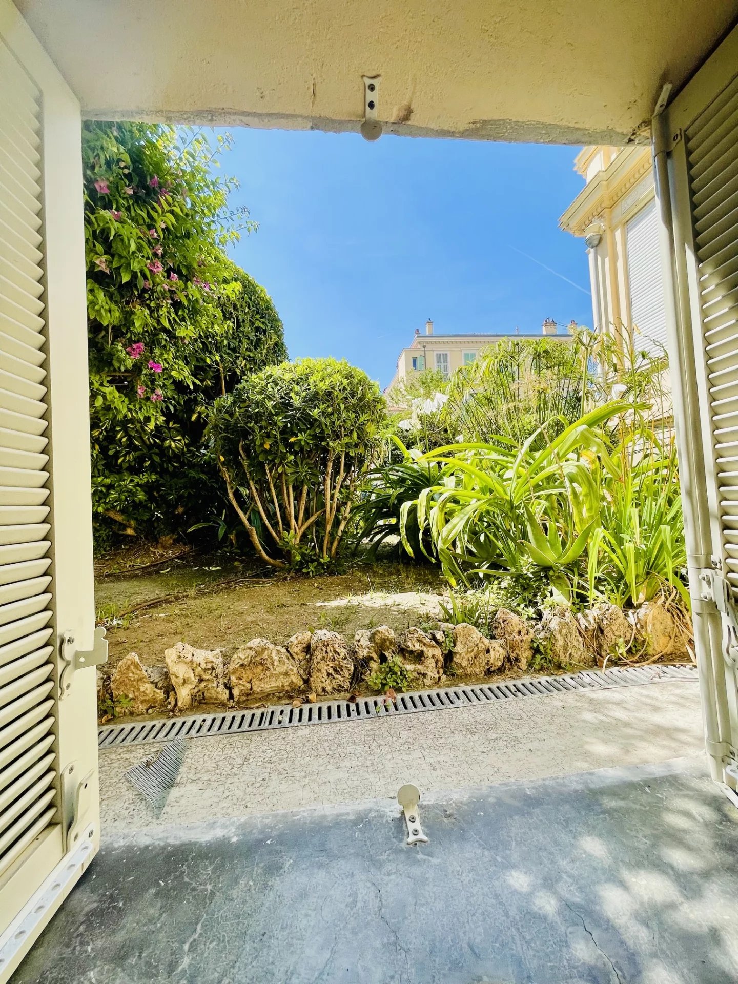 EXCLUSIVITE SUPERBE STUDIO PLEIN CENTRE VILLE