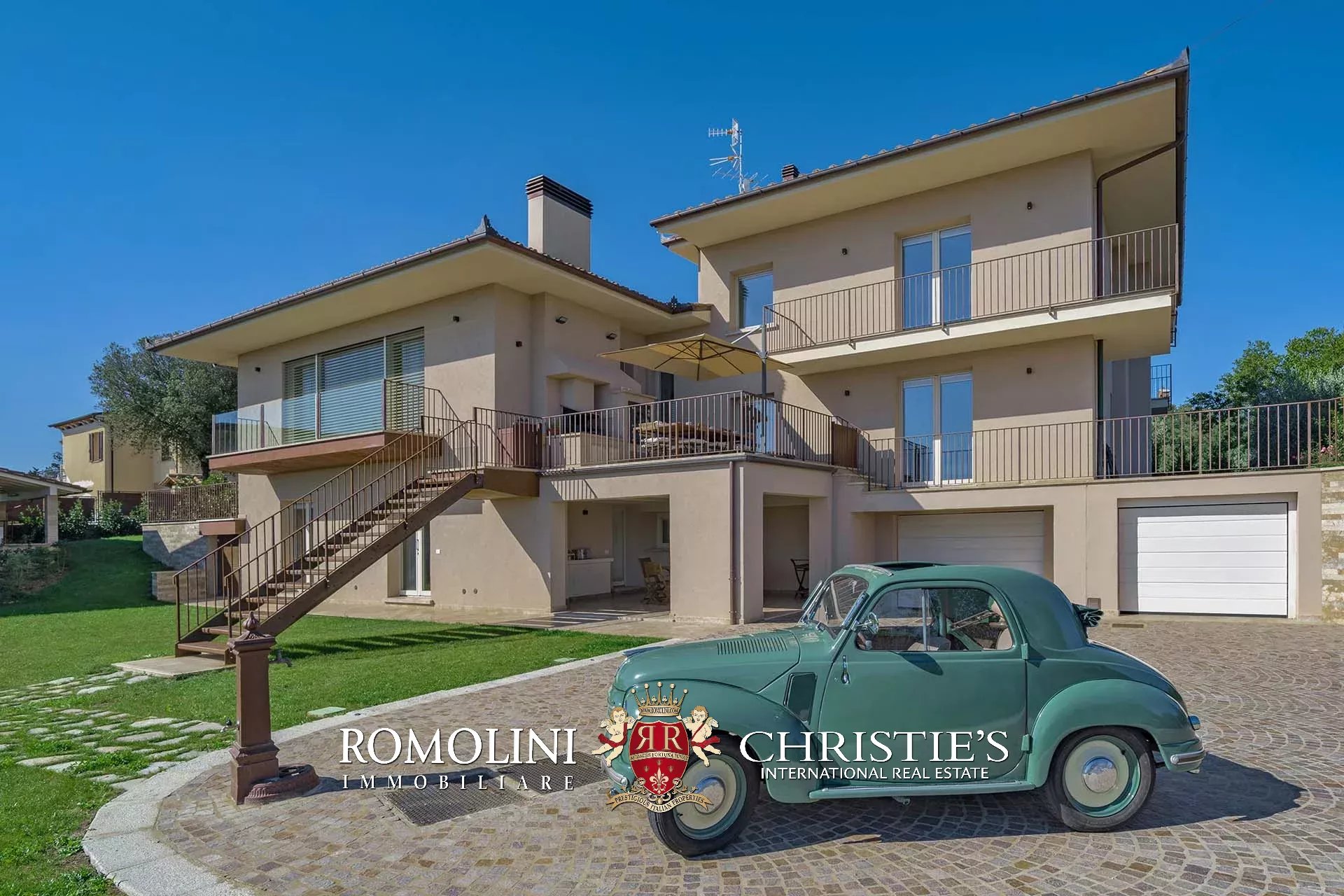 7 Bedroom Villa/Townhouse's Image 11