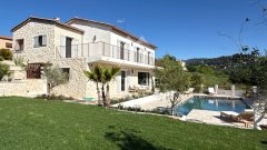 Panoramic View over the Village of Saint-Paul-de-Vence — photo 1 of 7