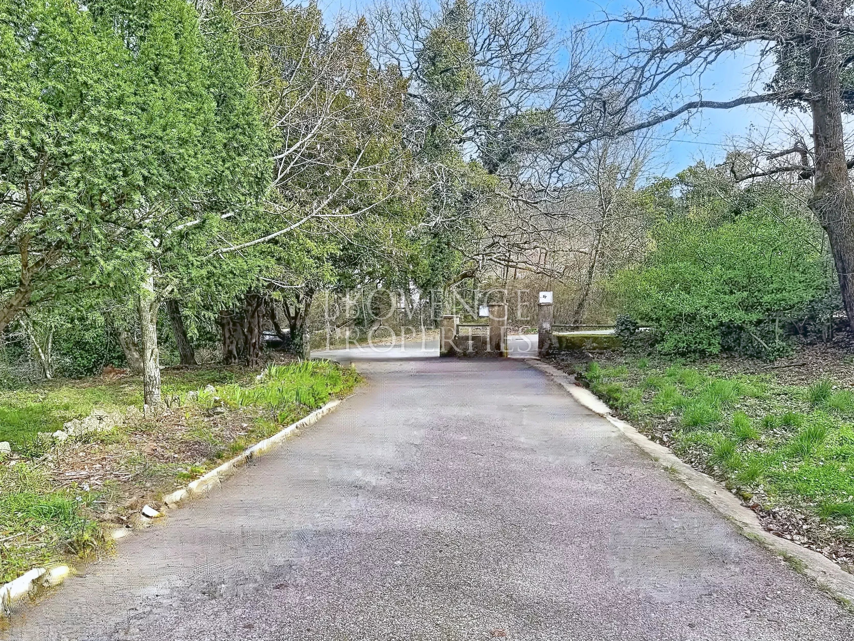 Demeure de Caractère du XIXe Siècle – Domaine Agricole de 2 Hectares à Mazaugues - Photo 4