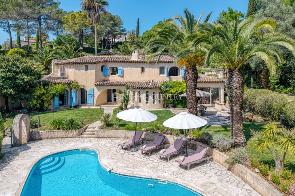 Villa for sale in Valbonne — Villa for sale in Chateauneuf close to Valbonne village