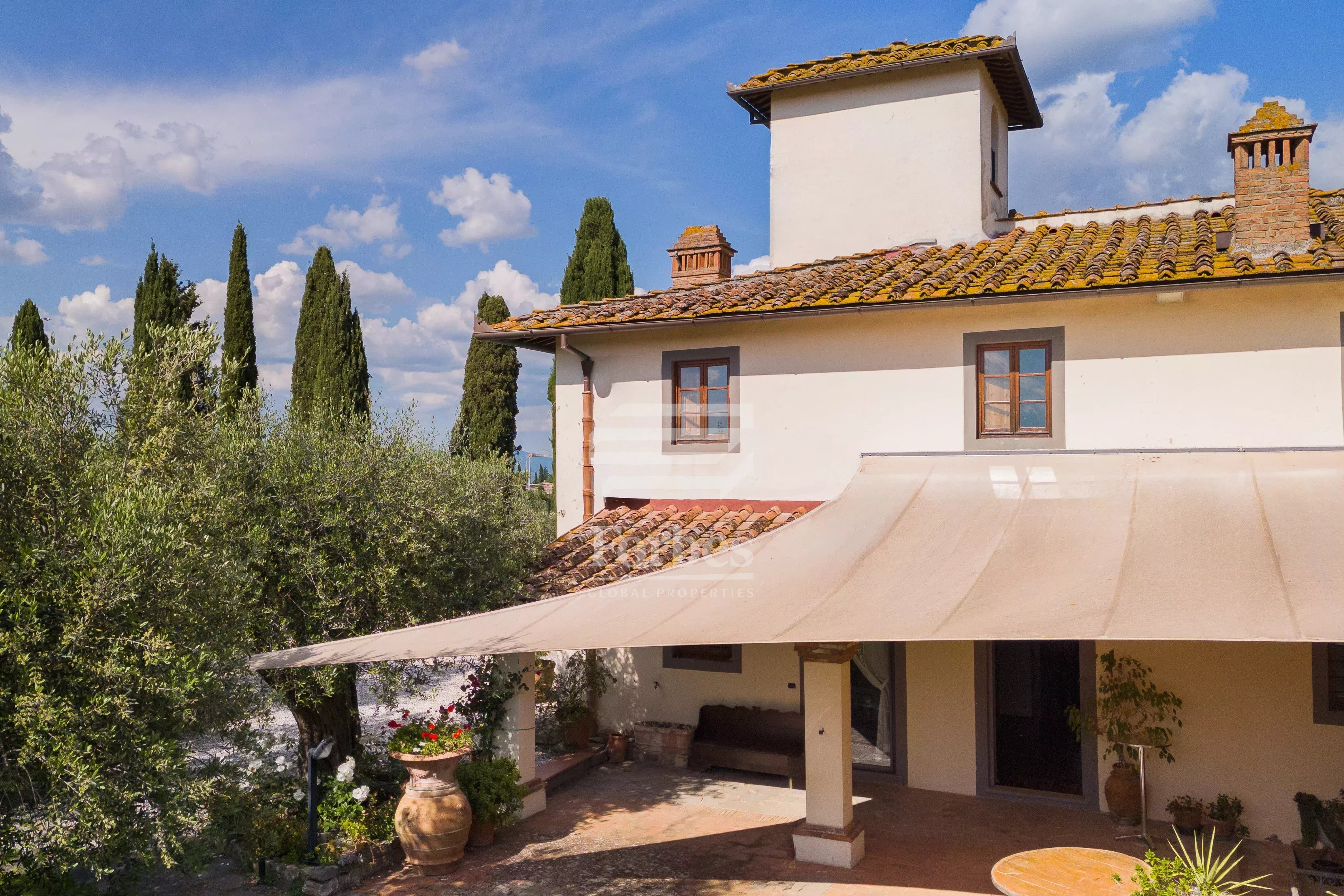Farmhouse for sale in Tuscany, just minutes from Florence