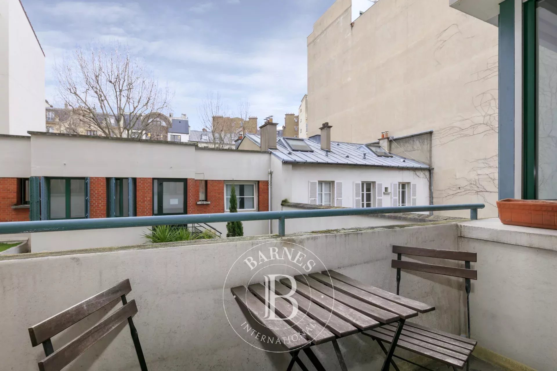 Neuilly-Achille Peretti - 1-bed apartment - Balcony - Within walking distance of the shops and public transport services