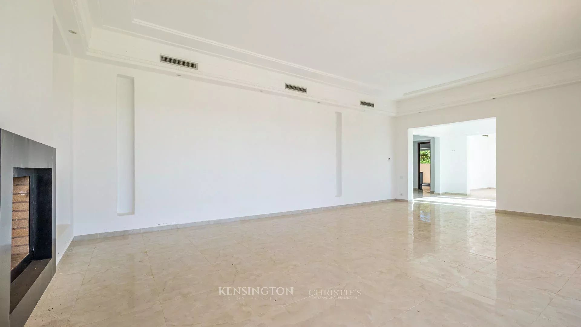 5 Bedroom Villa/Townhouse's Image 6