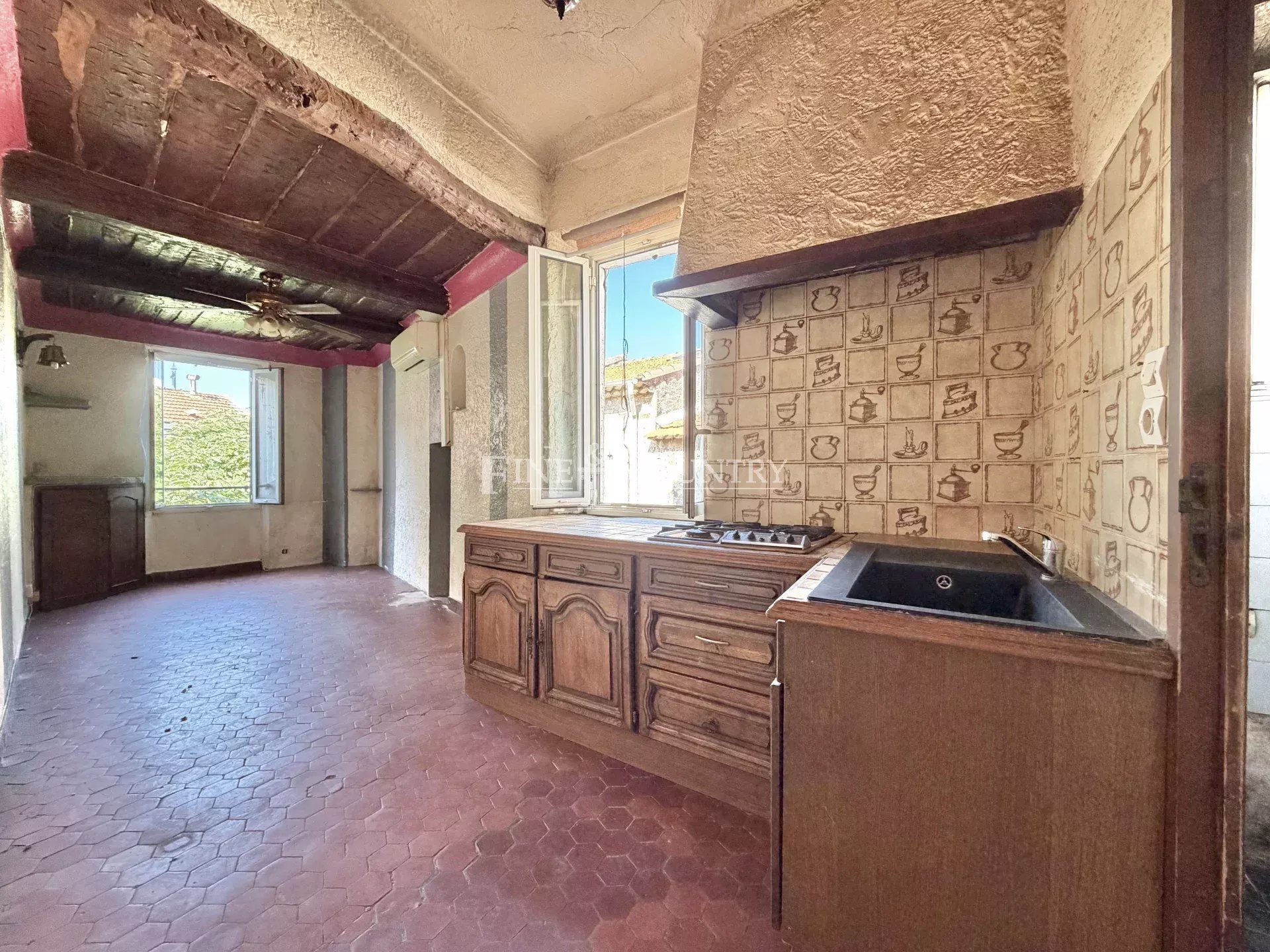 Photo of Building for sale in Le Cannet, to renovate