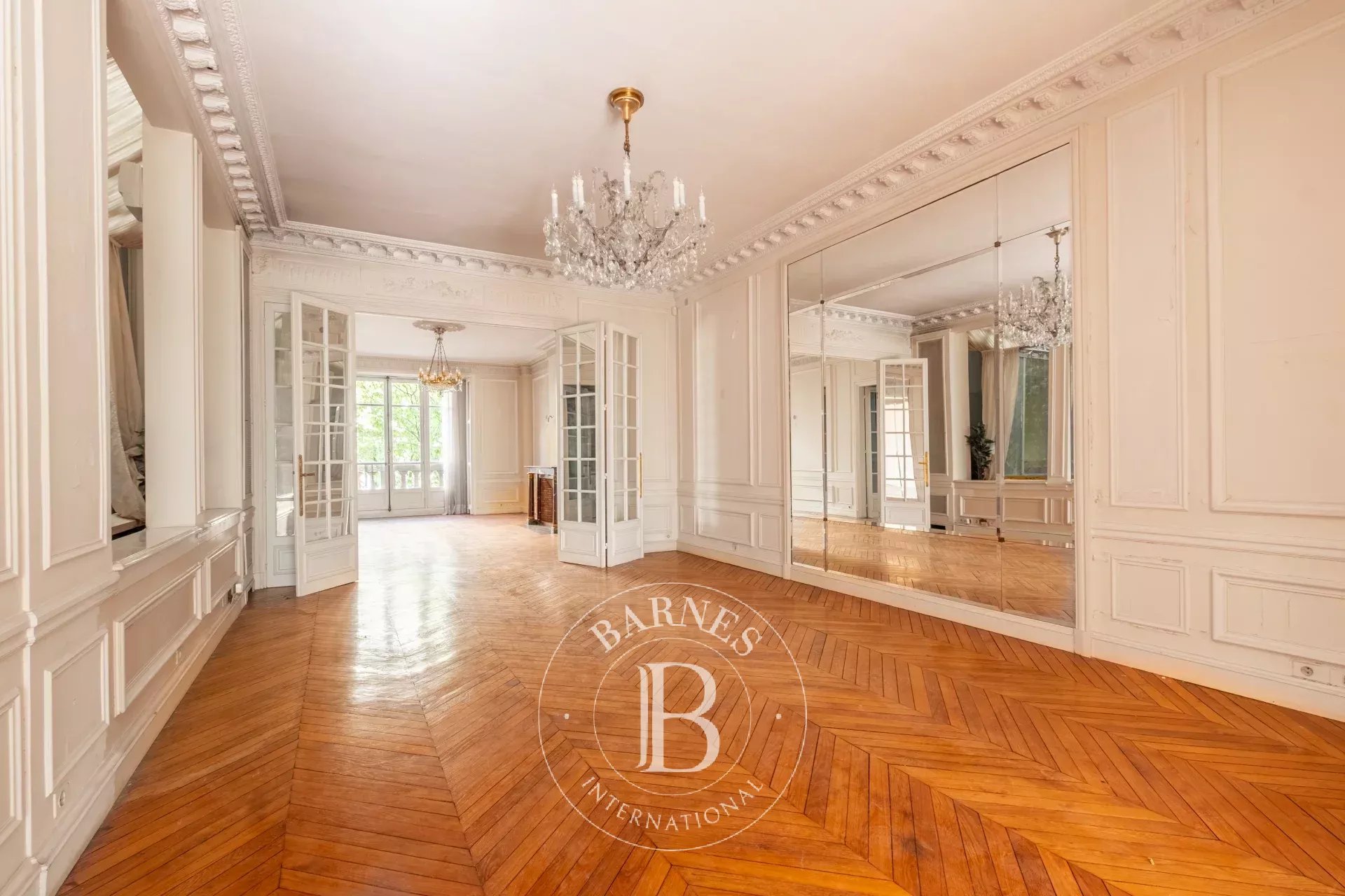 Paris  - Apartment 4 Bedrooms - picture 4
