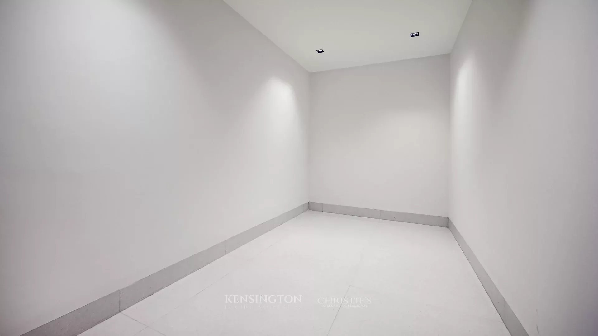 6 Bedroom Villa/Townhouse's Image 34