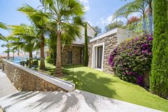 Luxury Villa Vallauris: A Family Legacy Estate in Golfe-Juan — photo 2 of 7