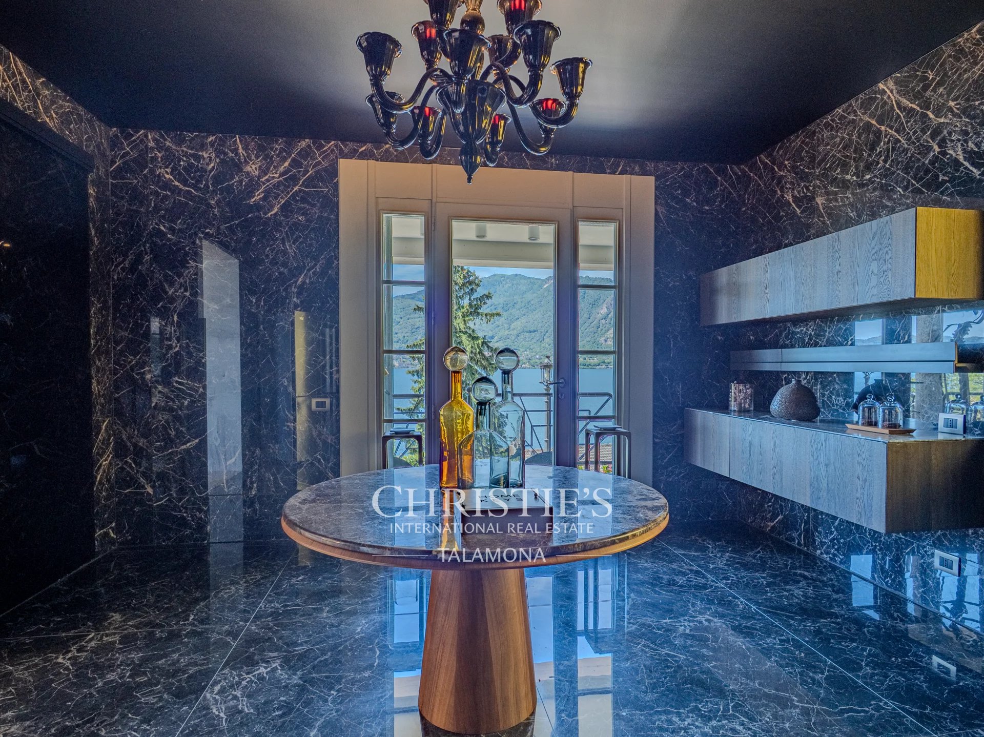 6 Bedroom Villa/Townhouse's Image 6