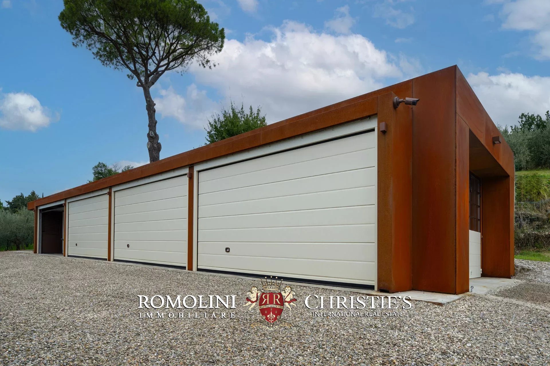 4 Bedroom Villa/Townhouse's Image 31
