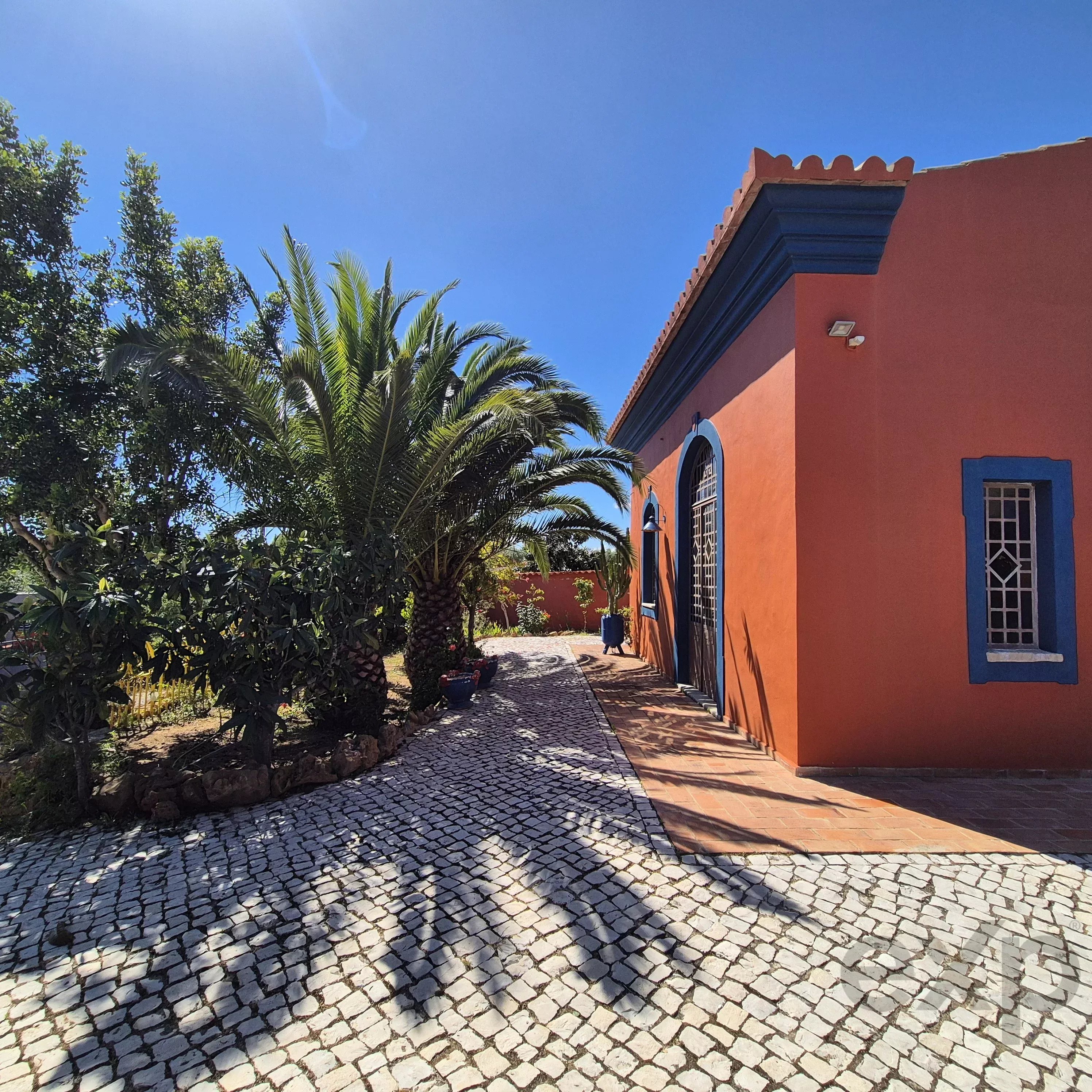Country house with swimming pool 87034529 image 2