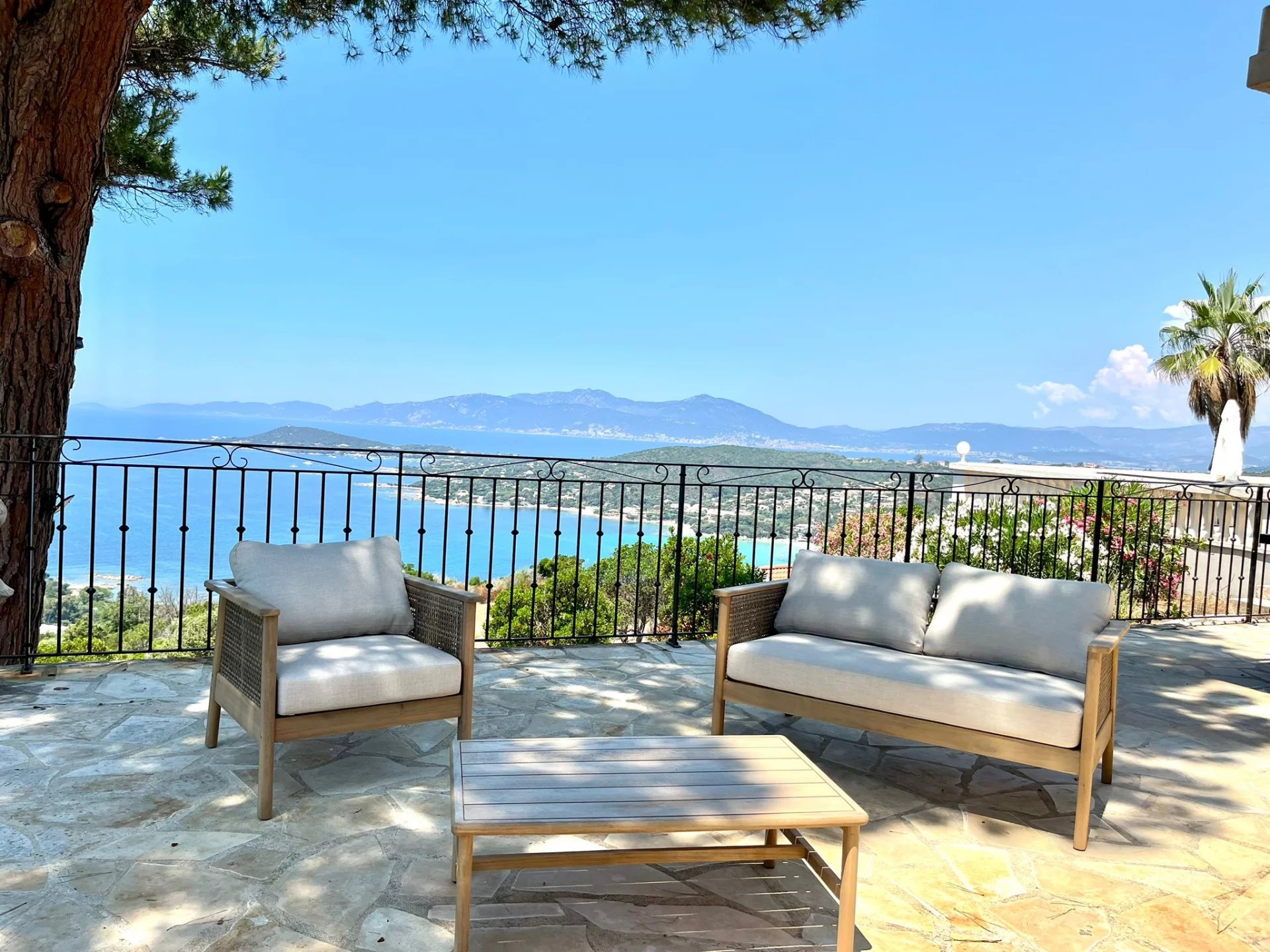 Villa JULIETTE-6 chambres, piscine, vue mer panoramique, terrain de paddle