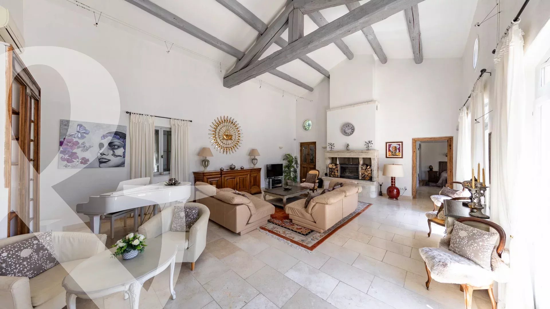 PROPRIETE AVEC 3 GITES