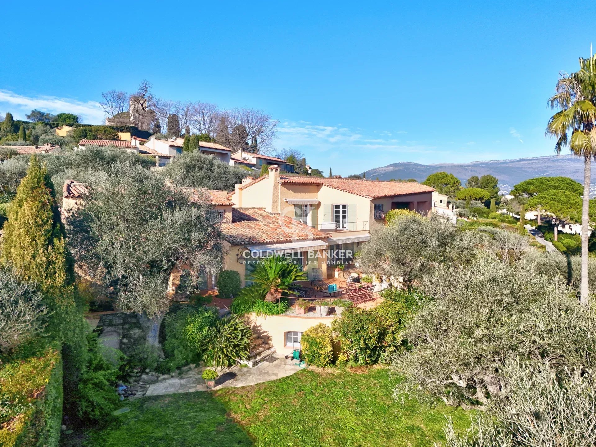 06250 MOUGINS VILLA