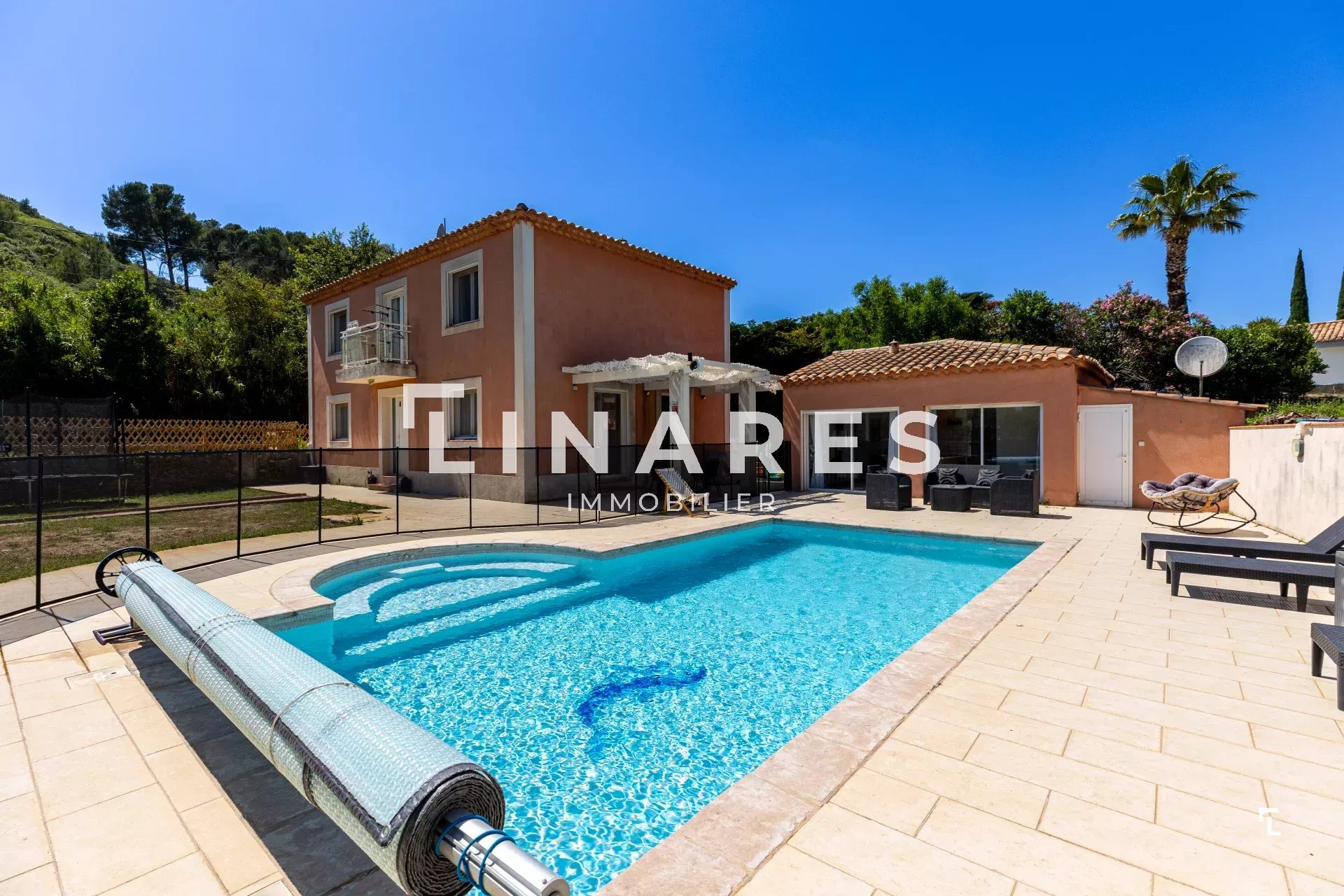 LA VILLA DE L’ÉTANG - Villa de 170m2 -  Jardin de 1760m2 - Dépendance - 13800 ISTRES
