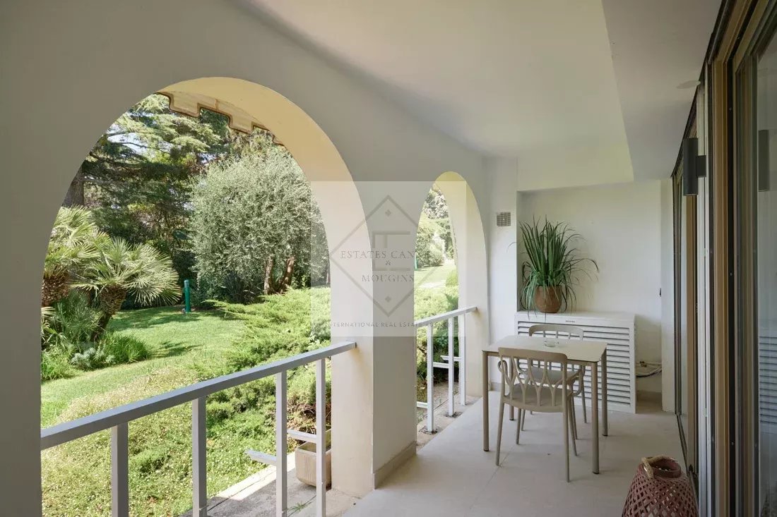 CANNES Californie - Élégant 2 pièces rénové avec vue mer et jardin — photo 11
