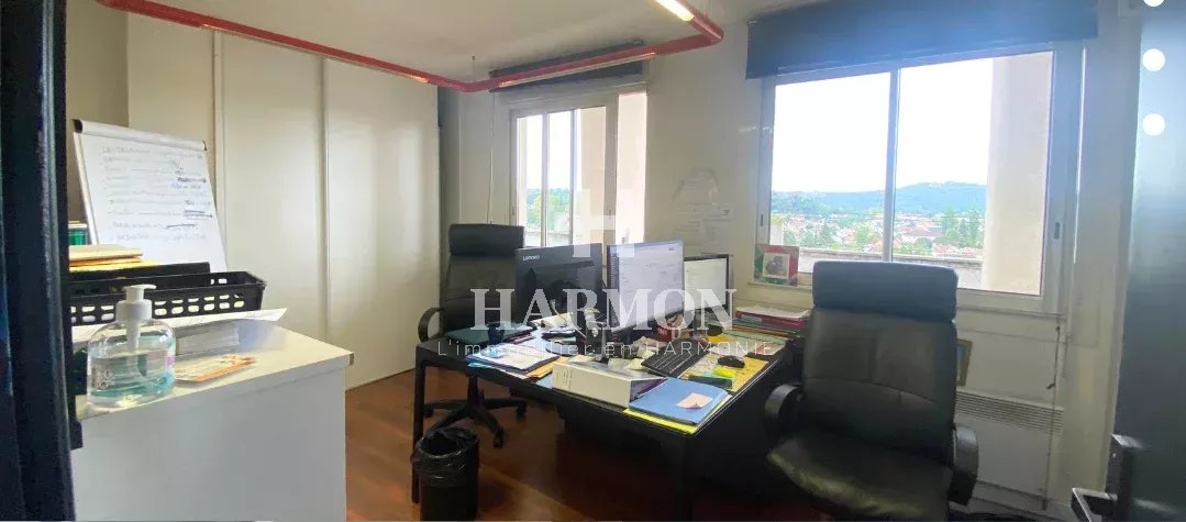 Bureau à louer, 99 m², Pau
