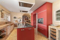 Legacy Estate in Grasse: Luxury 13-Bedroom Villa Near Cannes — photo 6 of 7