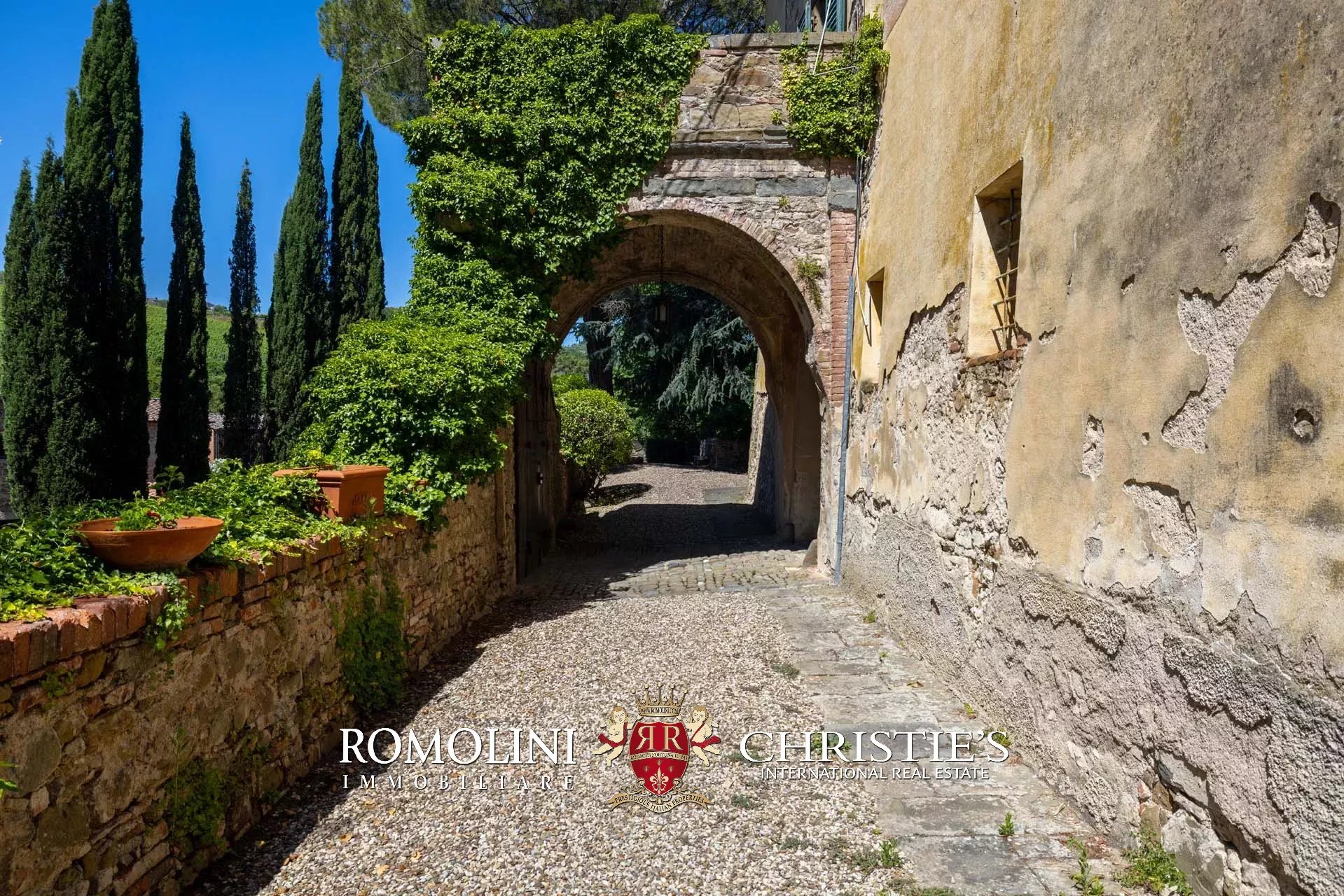 33 Bedroom Vineyard's Image 16