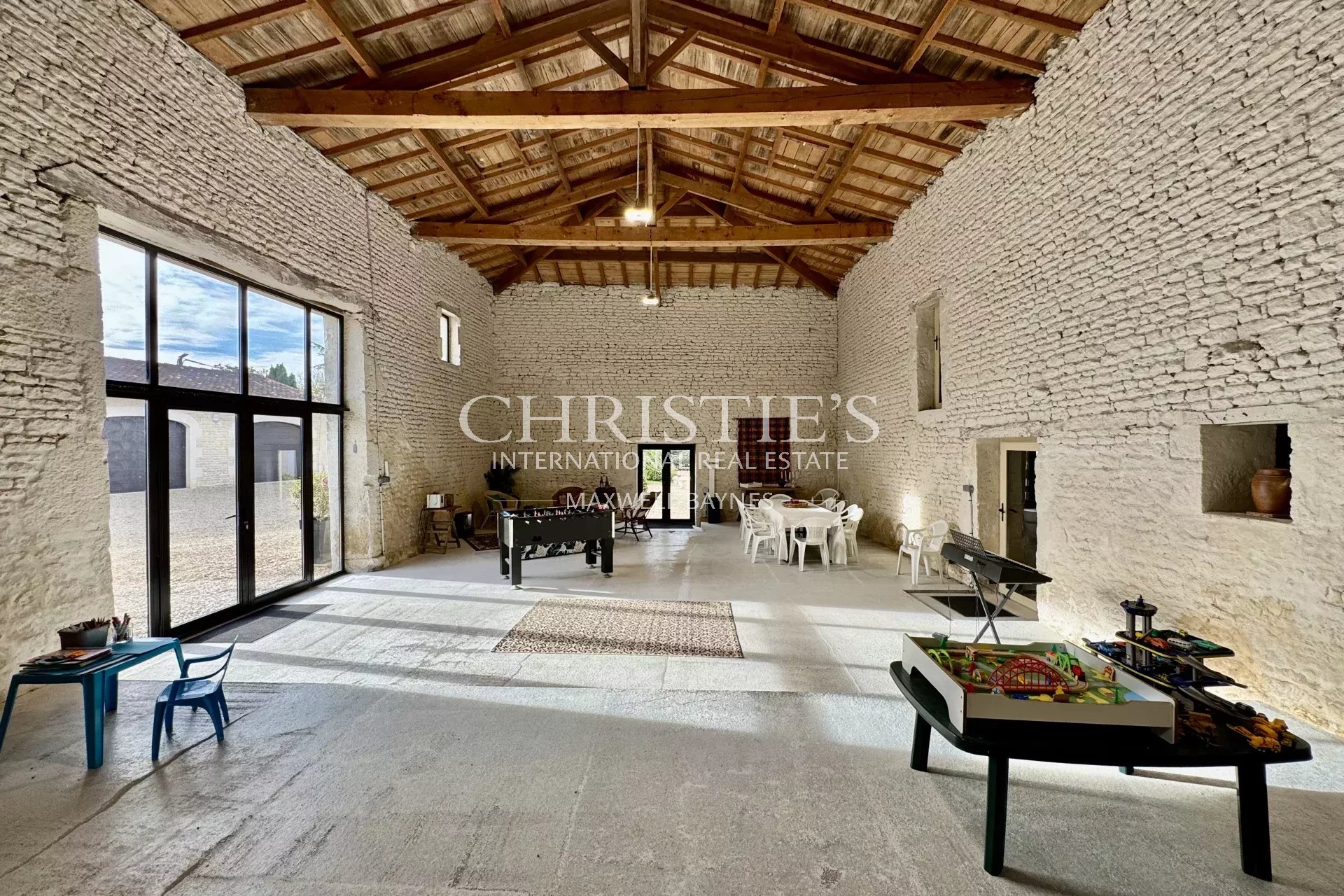 6 Bedroom Villa/Townhouse's Image 4