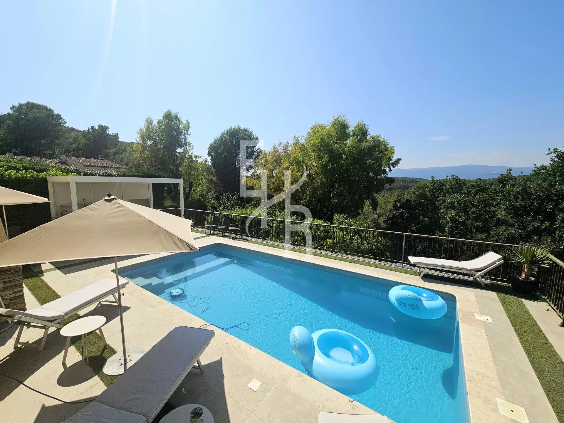 Villa 8 P, vue panoramique à Vallauris