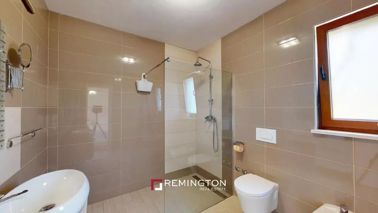4 Bedroom Villa/Townhouse's Image 7