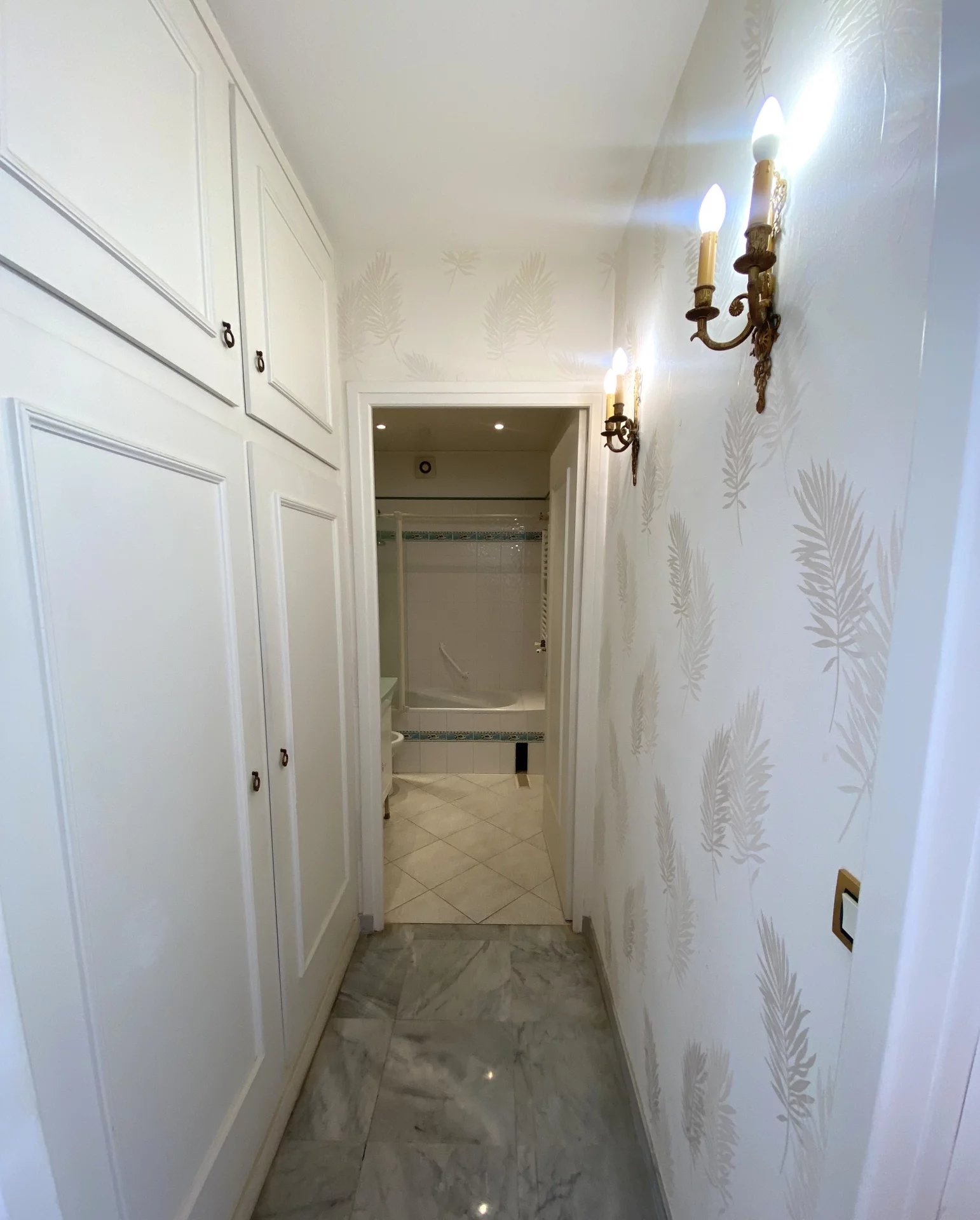 IN VENDITA ROQUEBRUNE CAP MARTIN - FRONTE MARE 2LOCALI 43MQ CON TERRAZZA 12MQ CANTINA