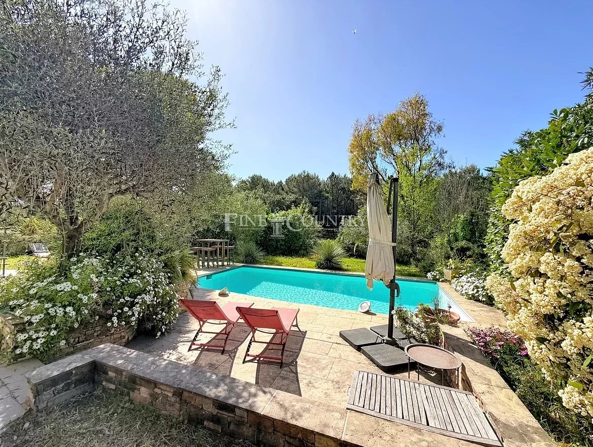 Photo of Villa for sale Valbonne in private domaine