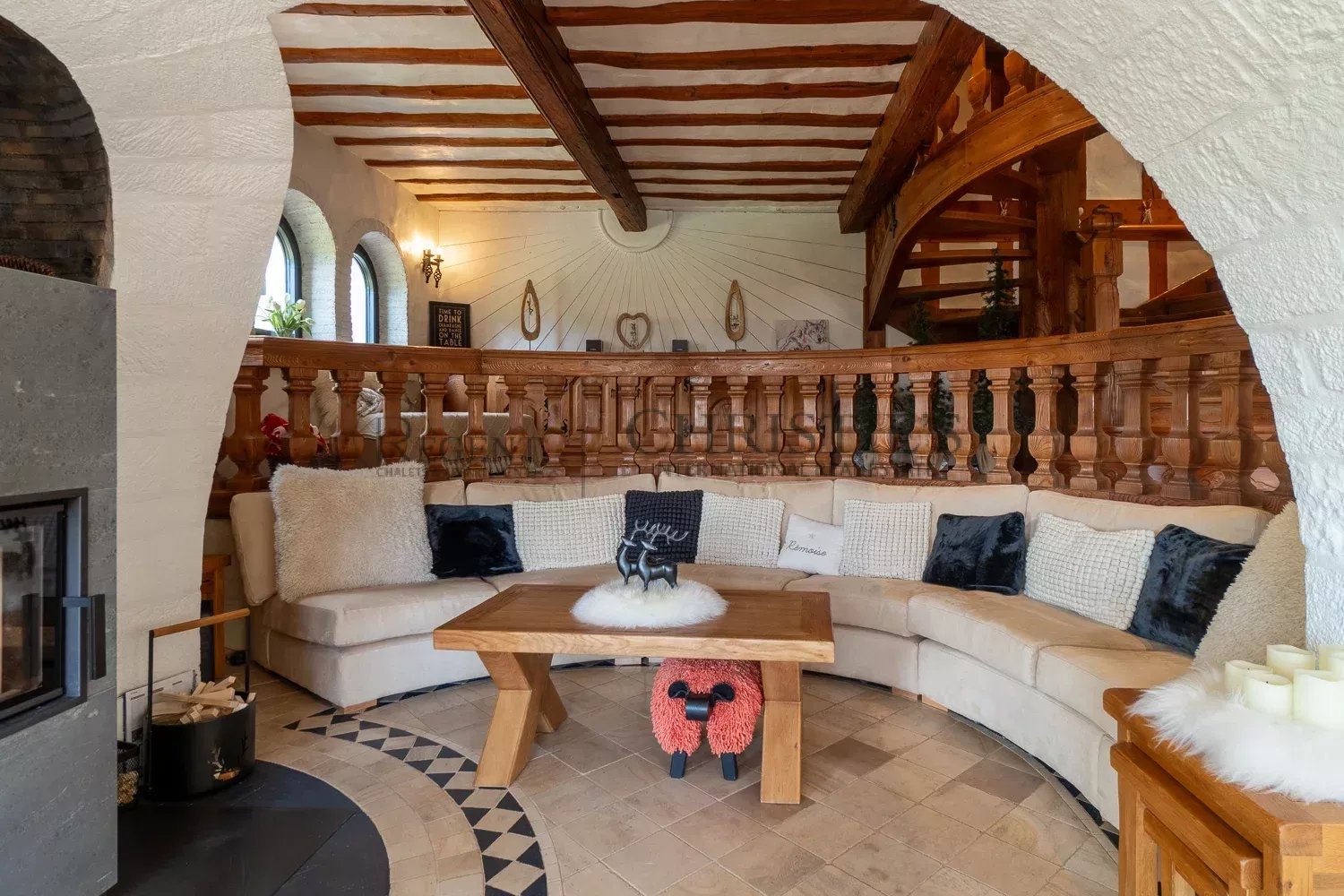 6 Bedroom Villa/Townhouse's Image 20