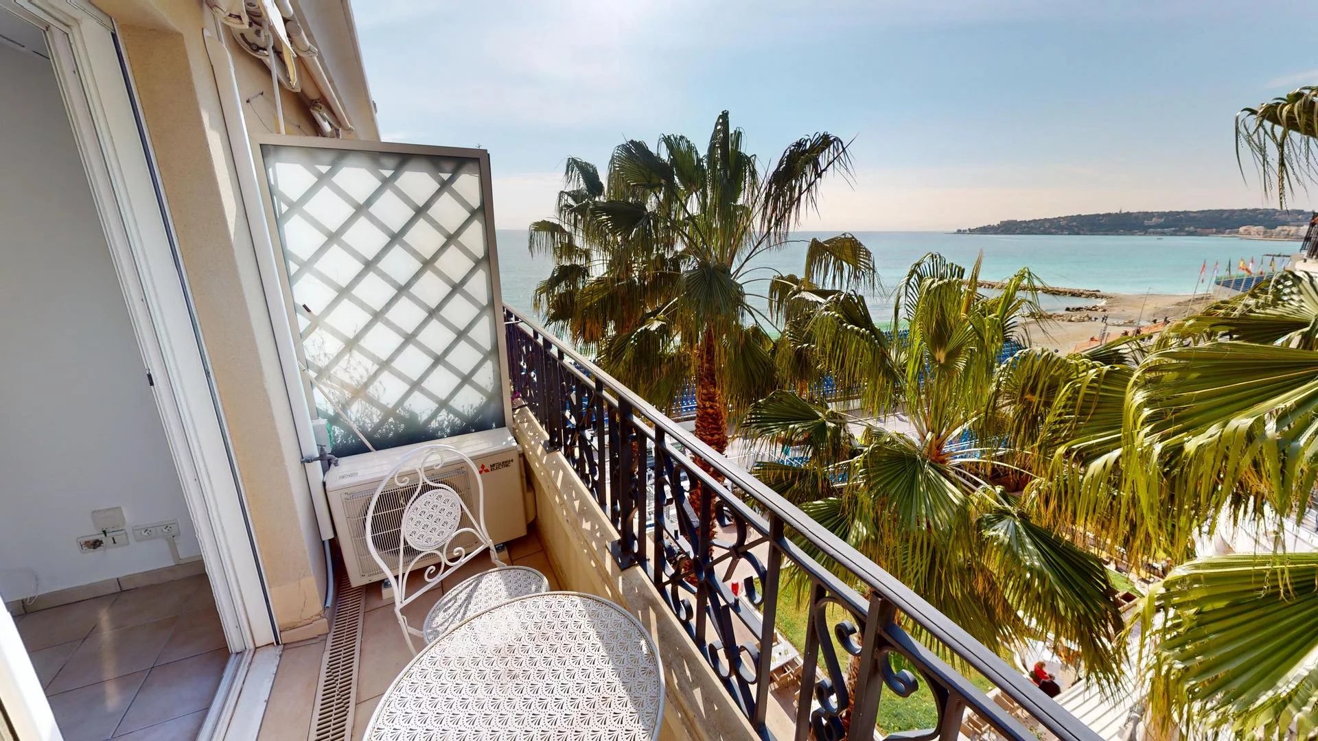 GIOTTO - Magnifico monolocale con balcone vista mare e garage nel centro di Mentone