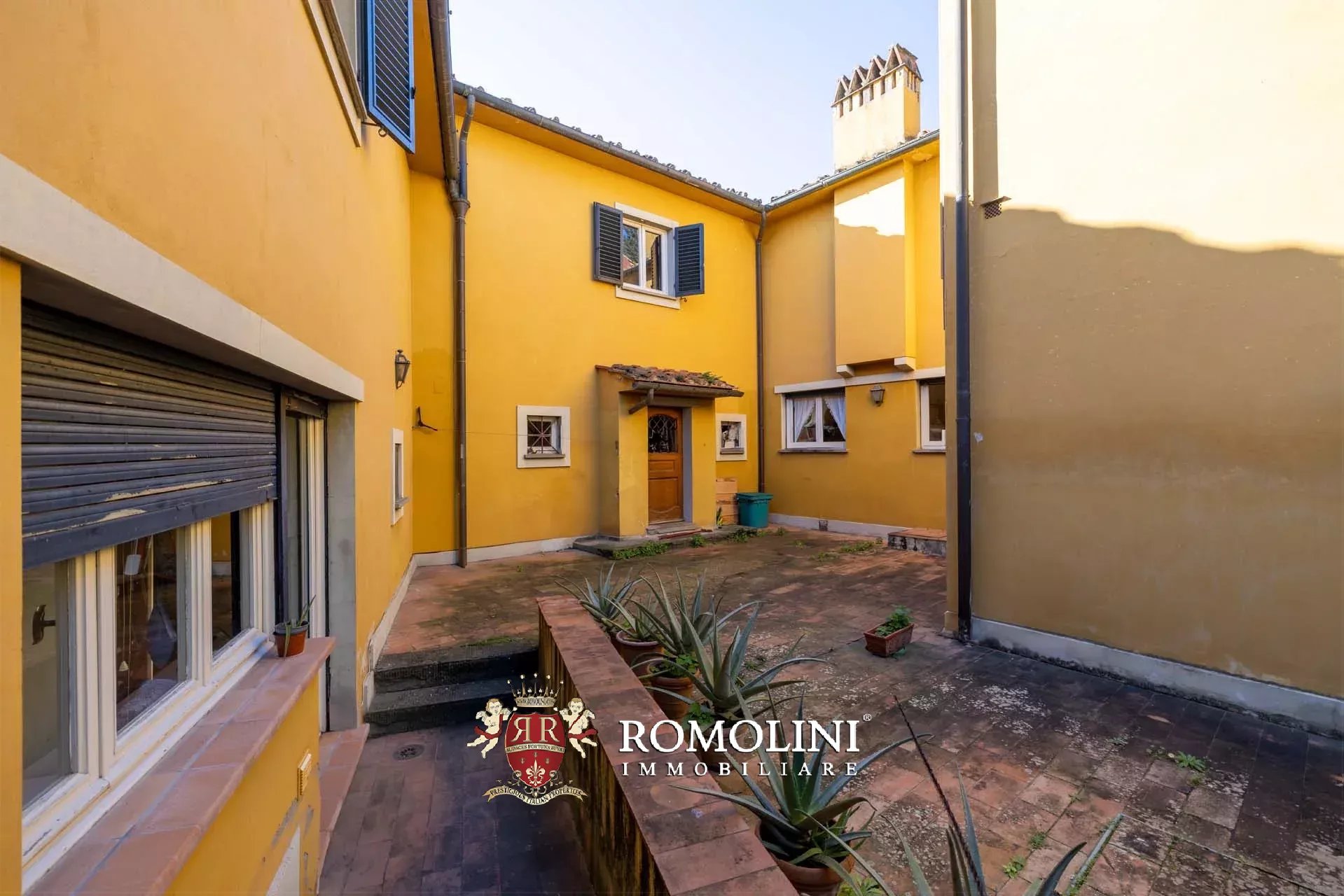 8 Bedroom Villa/Townhouse's Image 45