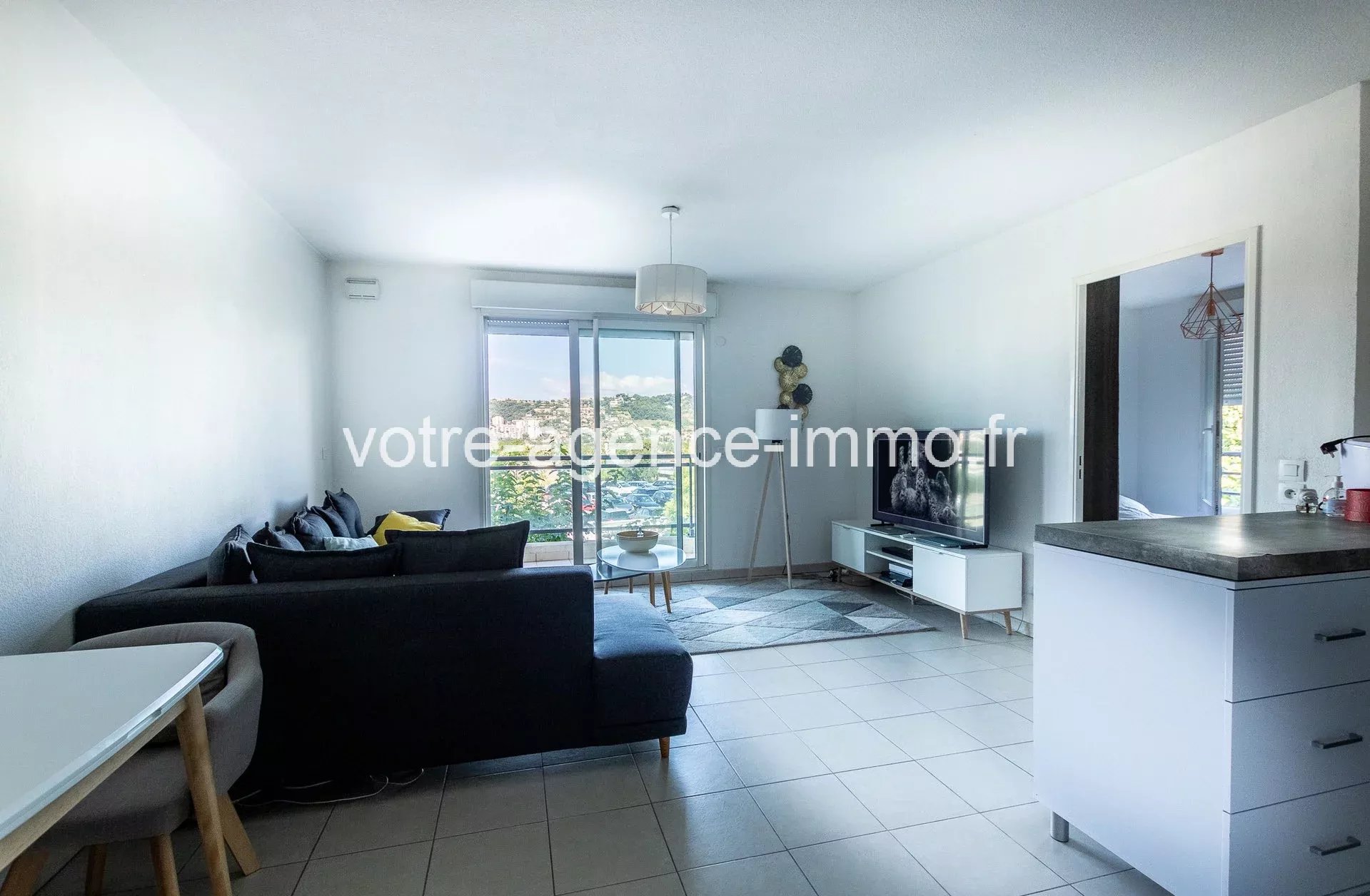 Nice – Ste Marguerite: Location 2P lumineux vide + terrasse+ parking