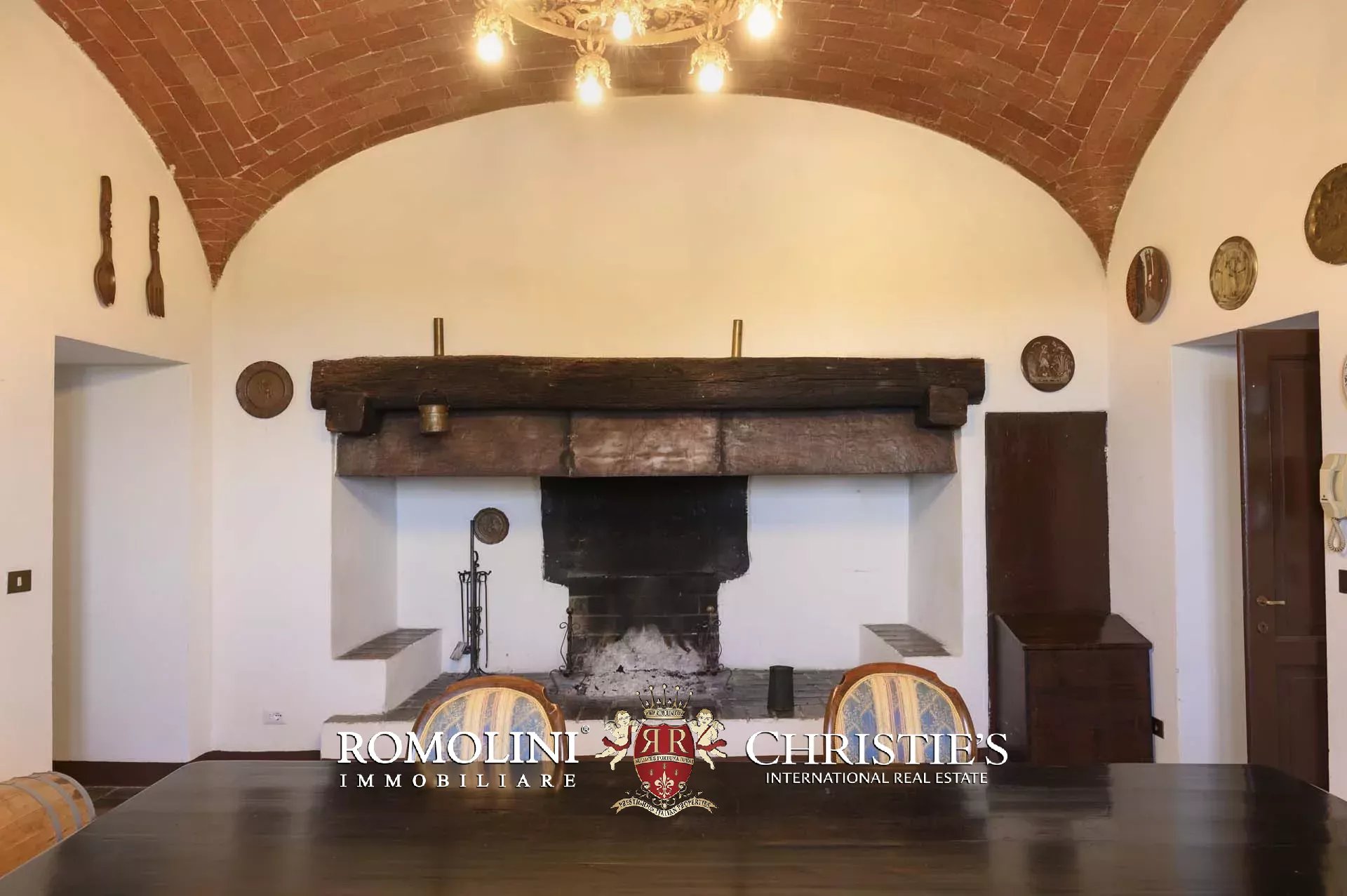 20 Bedroom Vineyard's Image 50