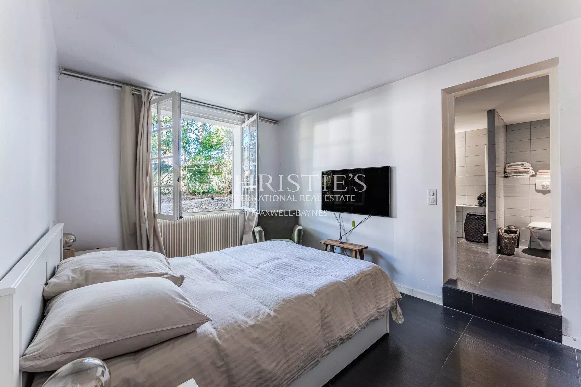 6 Bedroom Villa/Townhouse's Image 6