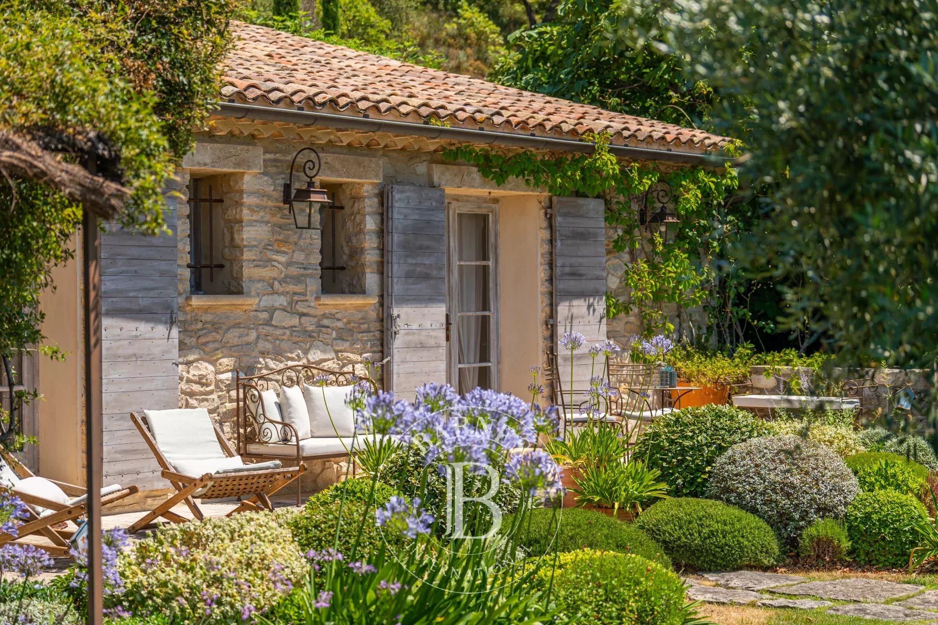PROVENCE - MONTFURON - PROPRIETE D'EXCEPTION 410 M2 - 6 CHAMBRES - PISCINE - PARC 104 HA - POSSIBILITE AGRANDISSEMENT - picture 6
