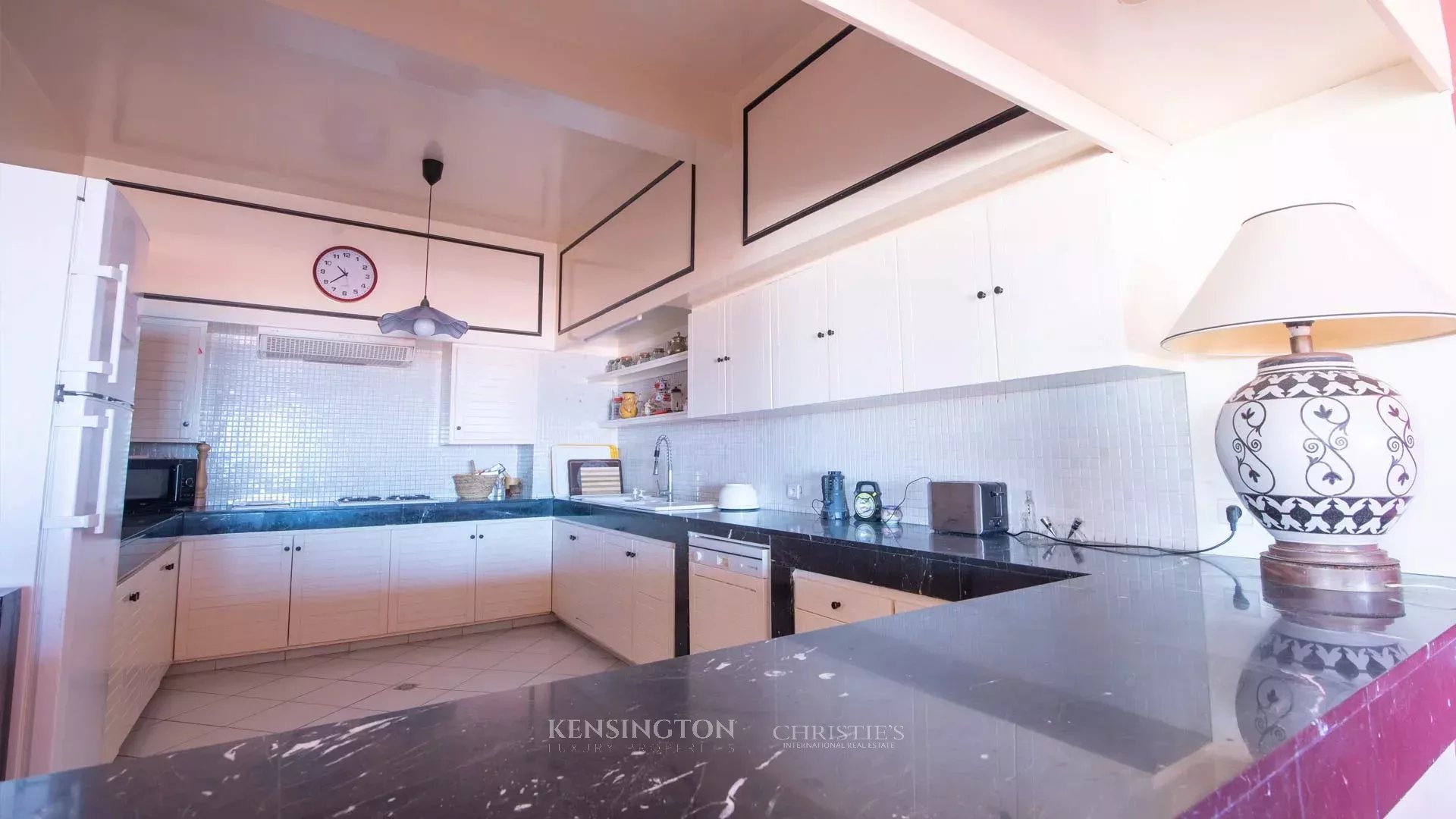 9 Bedroom Villa/Townhouse's Image 7