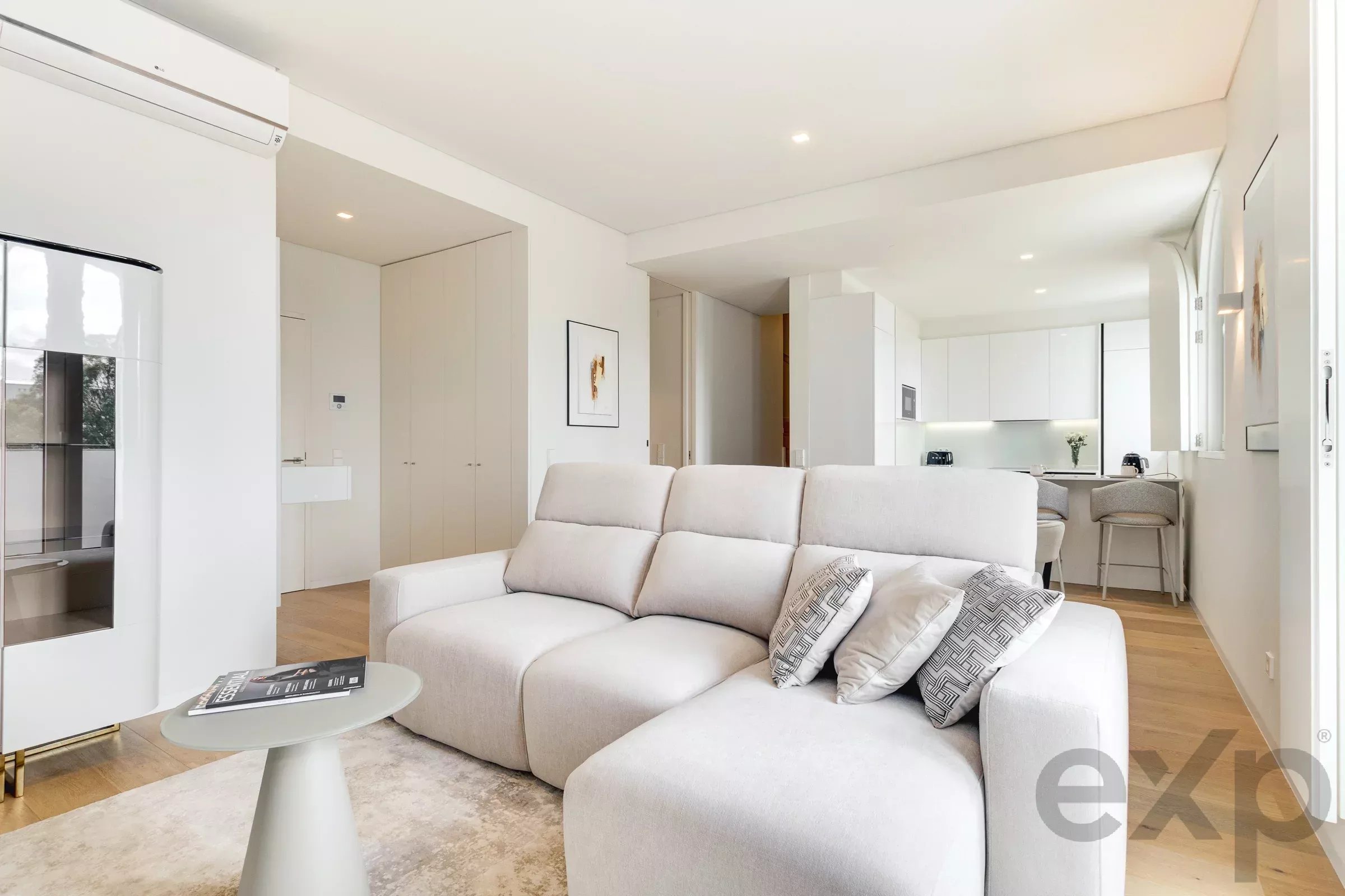 Duplex Apartment 86806328 image 7