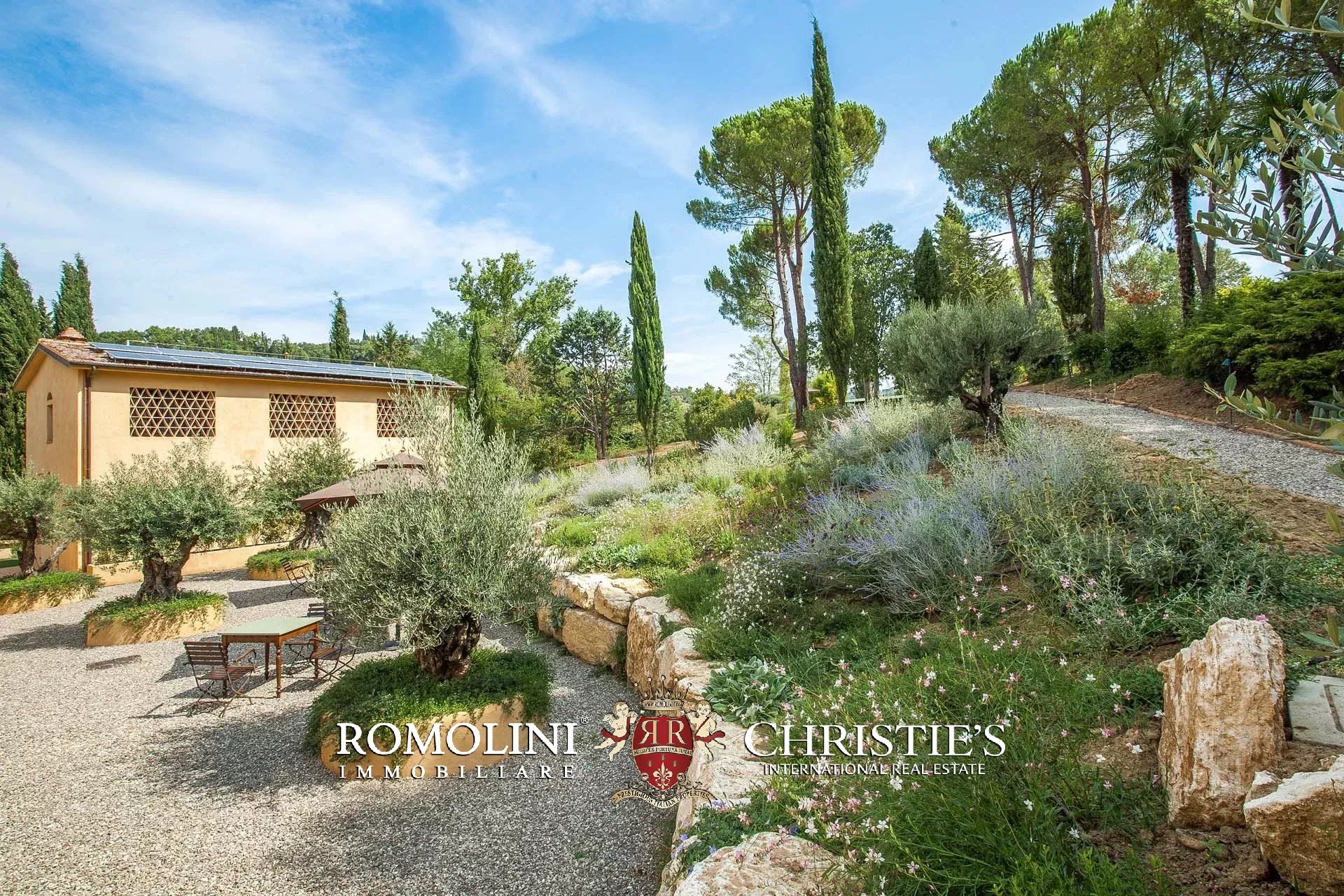 13 Bedroom Villa/Townhouse's Image 25