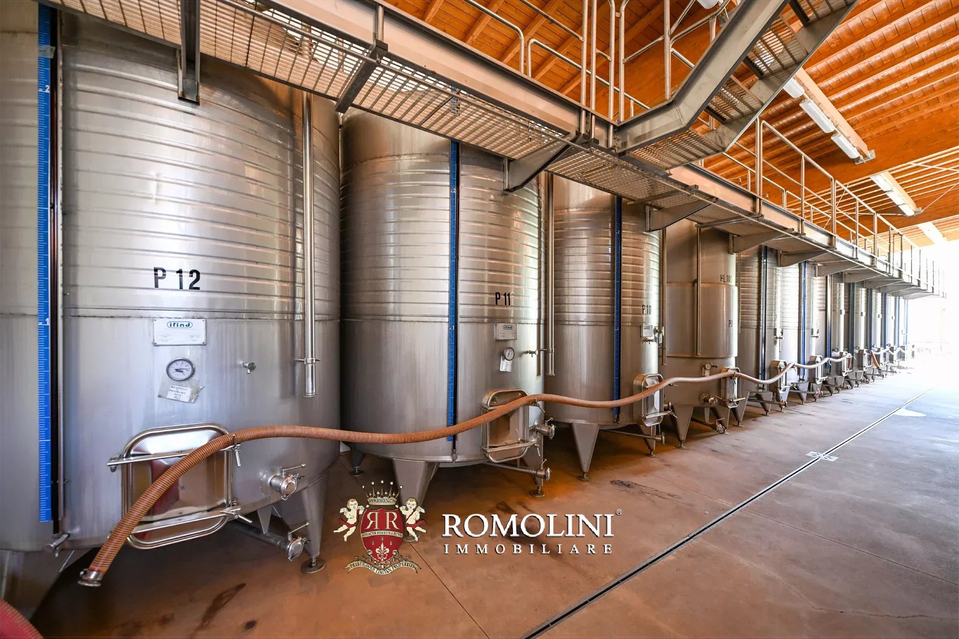 10 Bedroom Vineyard's Image 6