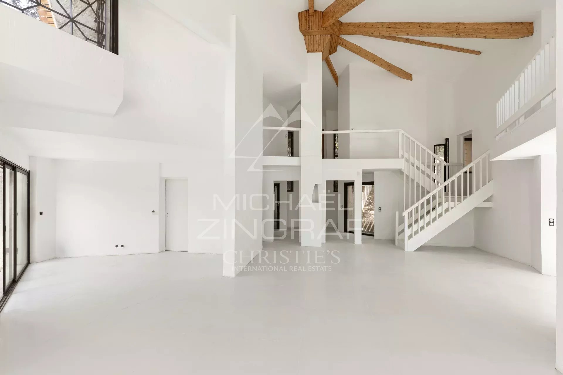 4 Bedroom Villa/Townhouse's Image 6