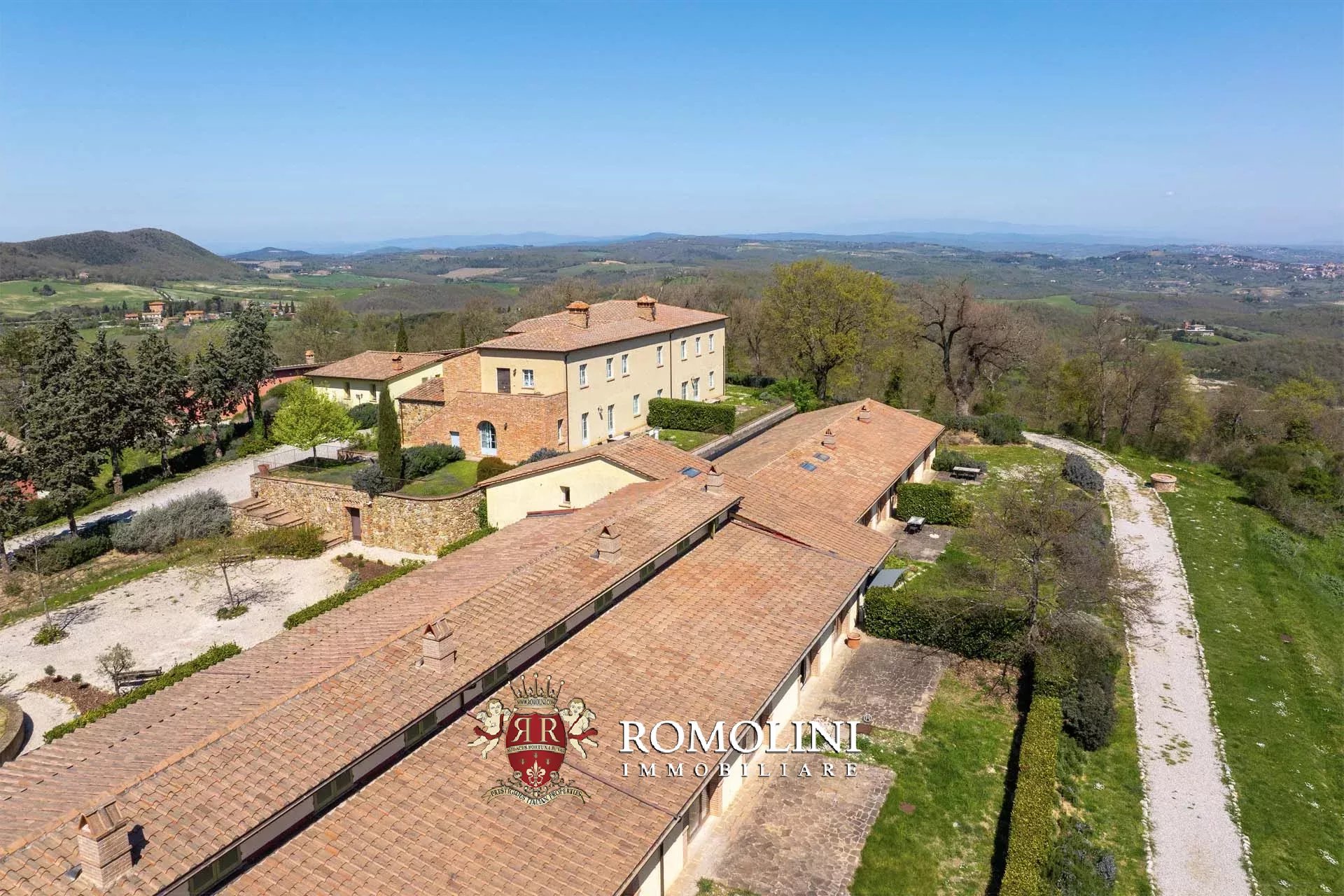 LUXUSANLAGE MIT 19 WOHNUNGEN IN DER TOSKANA, VAL D'ORCIA
