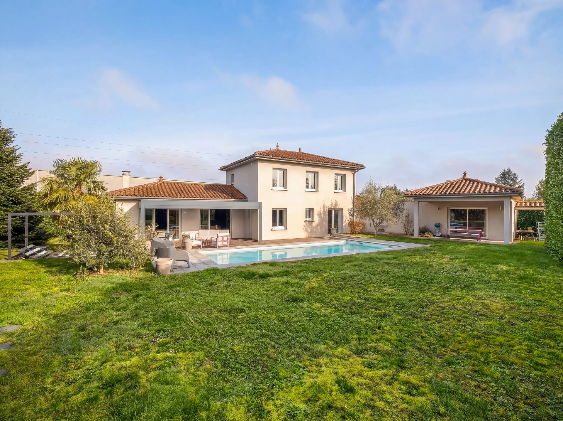 A VENDRE Grande Maison récente 5 chambres, piscine