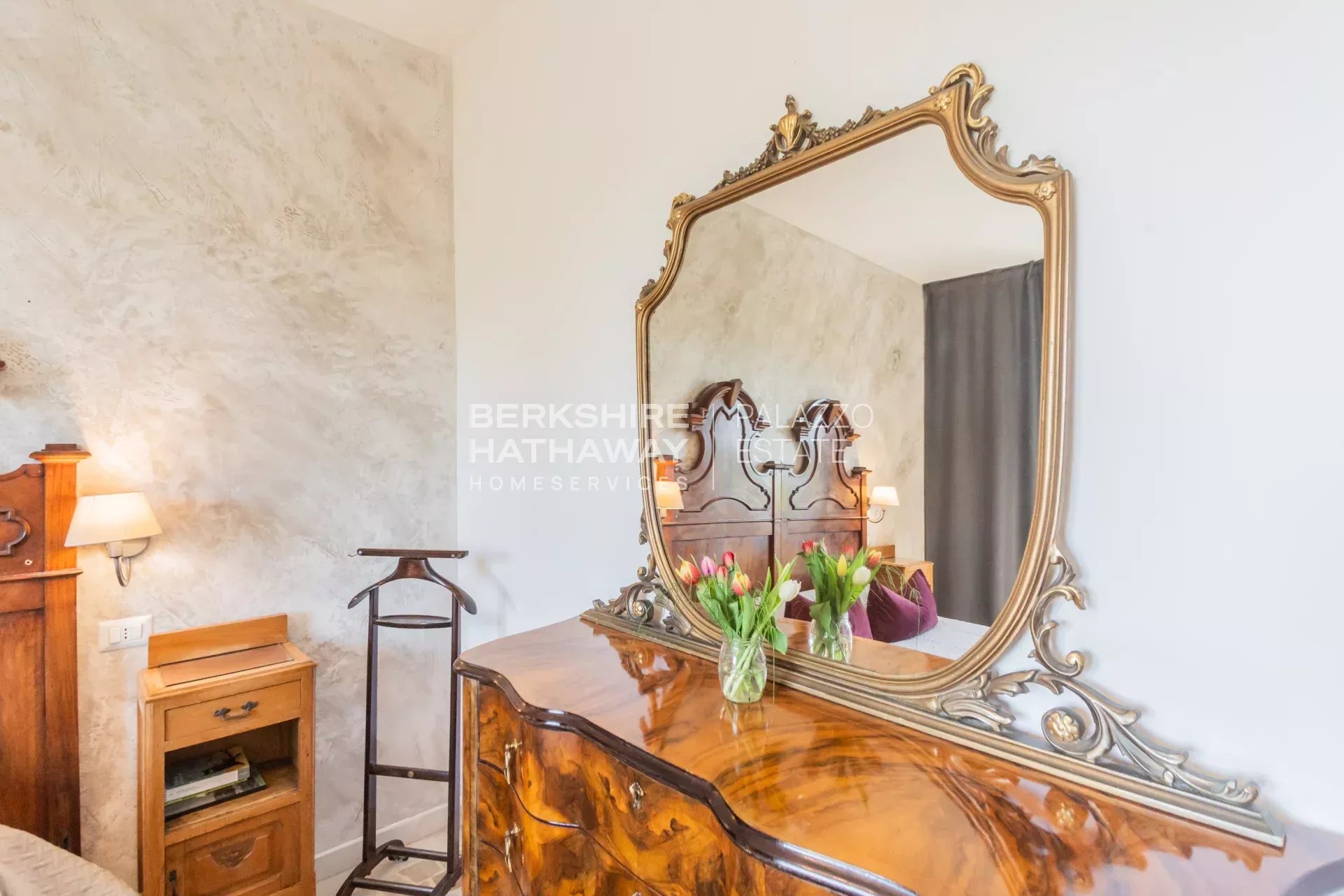 Villa bifamiliare con giardino a Biandronno, a pochi passi dal Lago di Varese