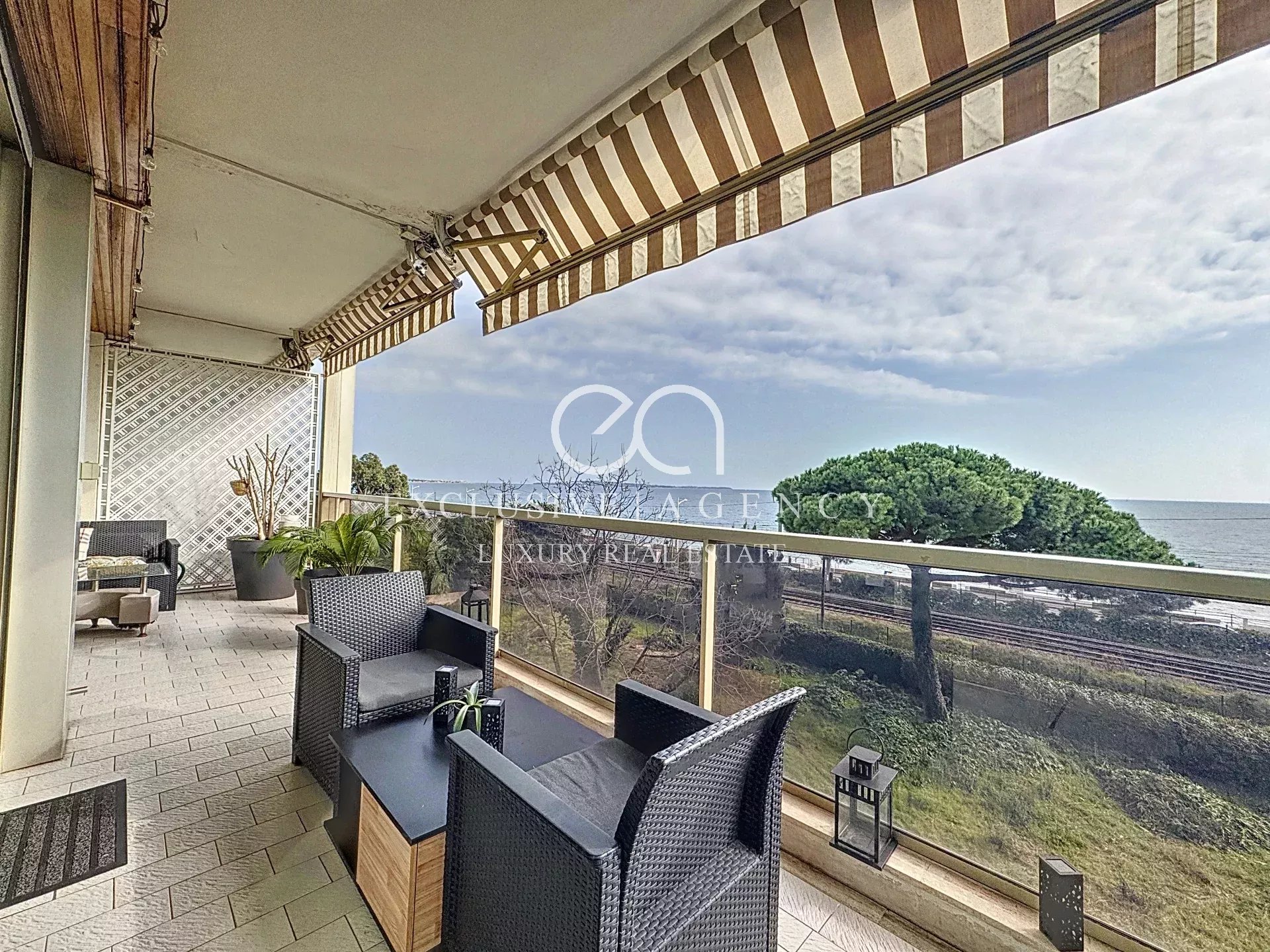 CANNES 3-ZIMMER-WOHNUNG 80M² TERRASSE PANORAMA-MEERBLICK