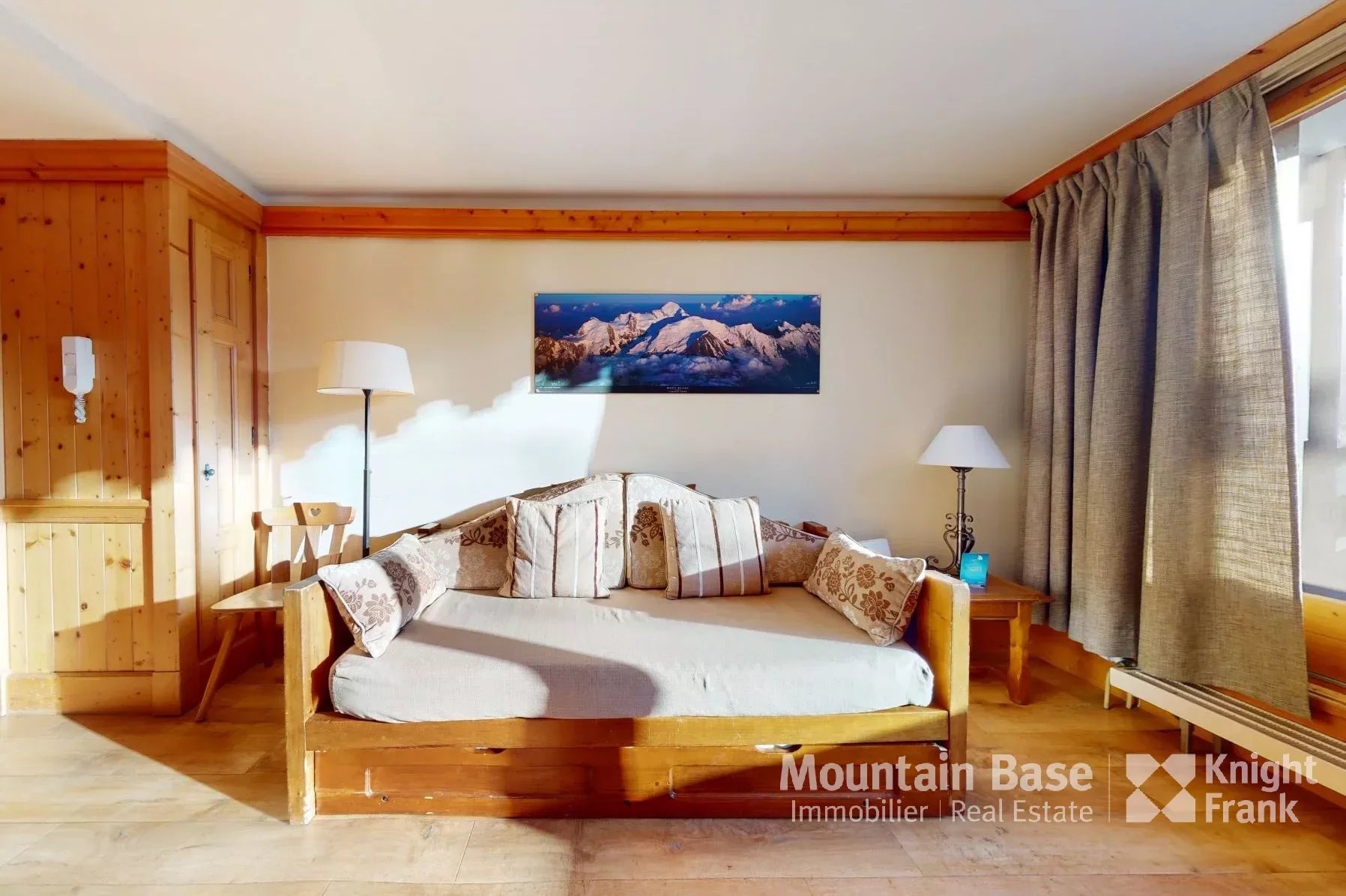 Fantastique appartement F2 skis aux pieds à Chamonix avec piscine intérieure situé sur les pistes du Savoy