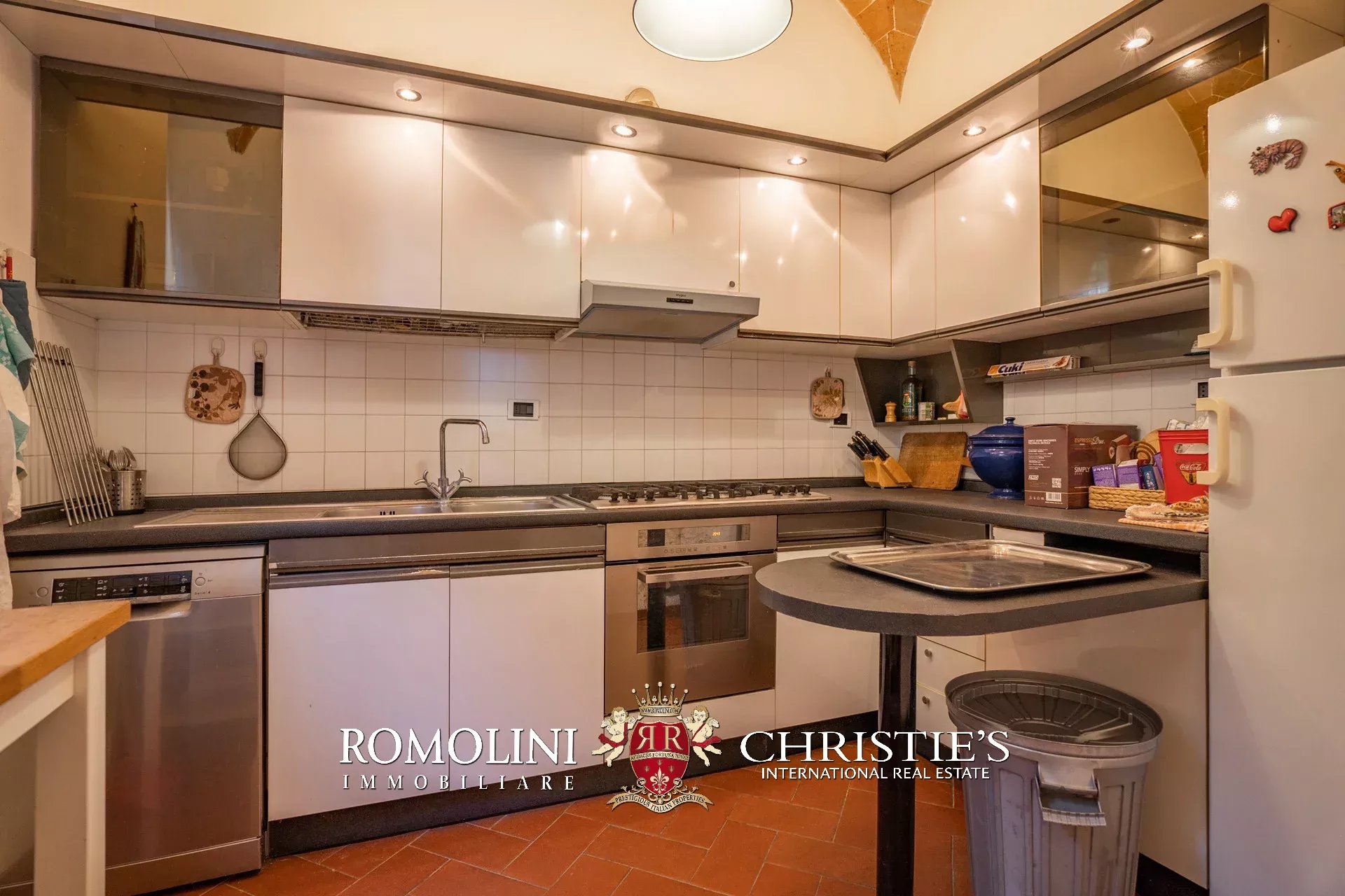 7 Bedroom Villa/Townhouse's Image 39