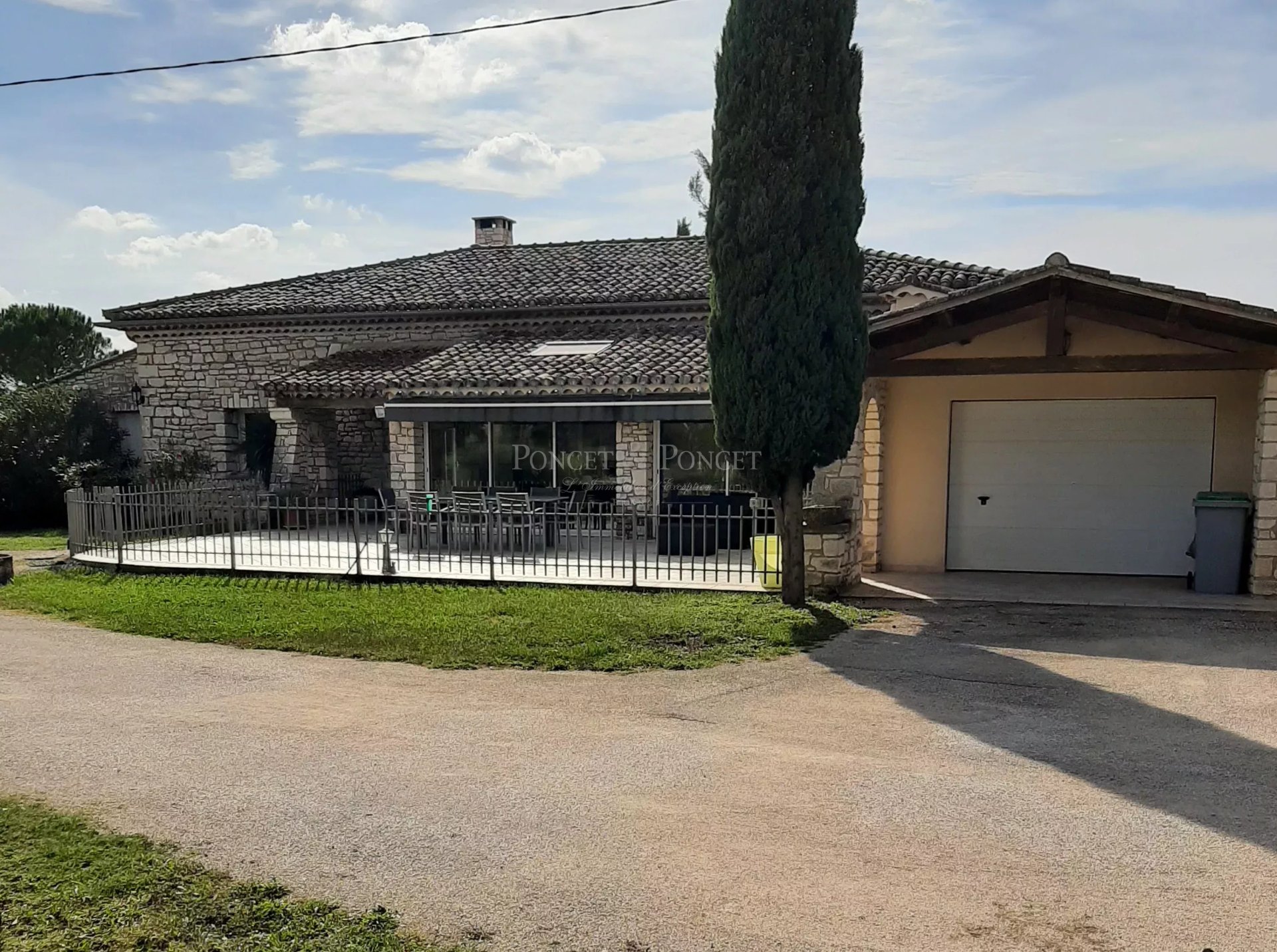 6 Bedroom Villa/Townhouse's Image 3